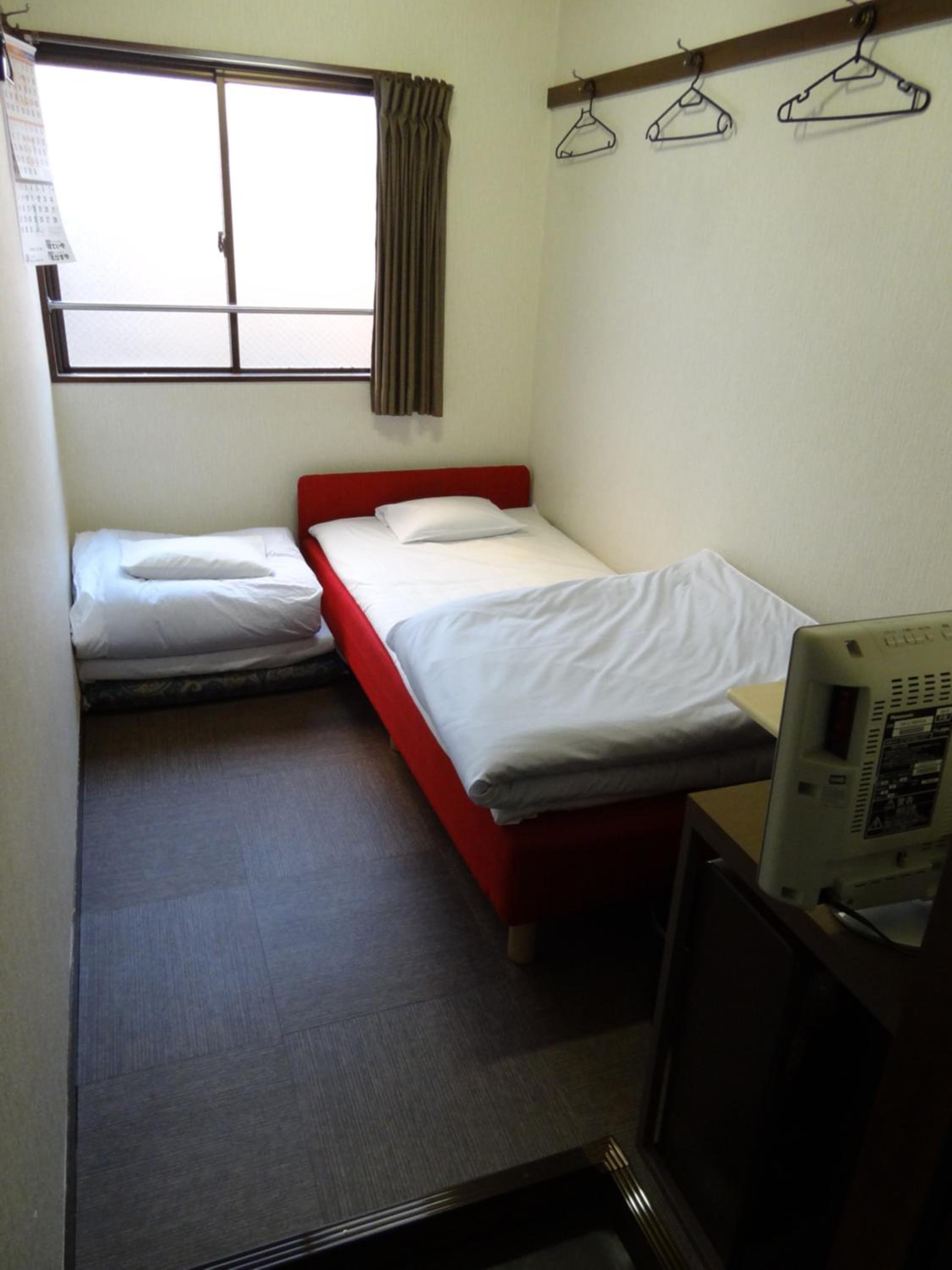Twin Room with Tatami Area and Shared Bathroom photo 3