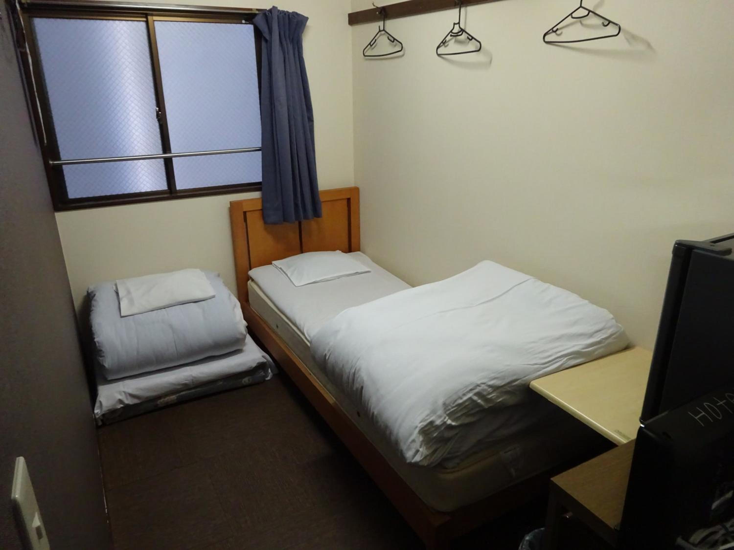 Twin Room with Tatami Area and Shared Bathroom photo 2