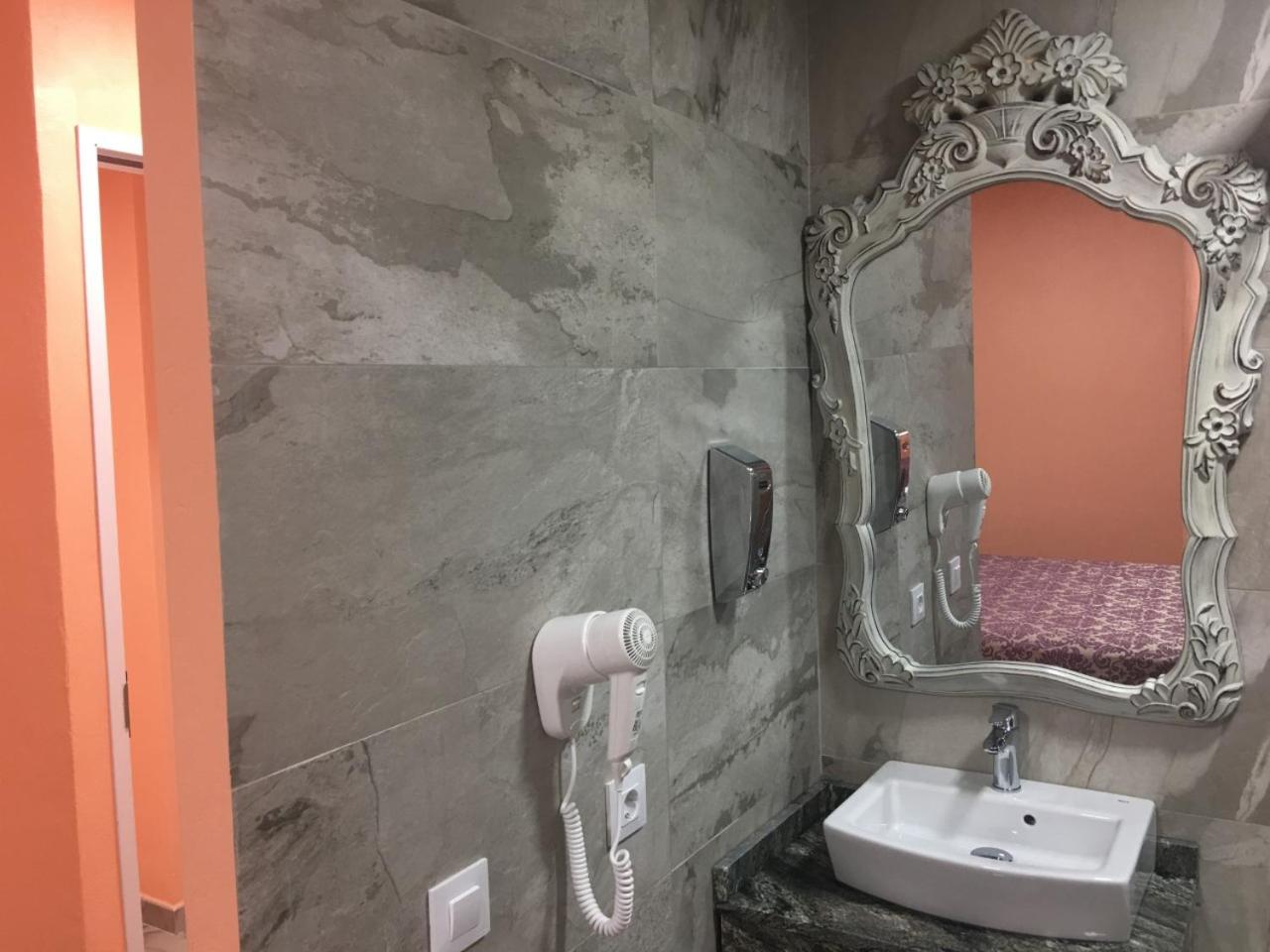 Superior Triple Room with Sea View - Photo 11