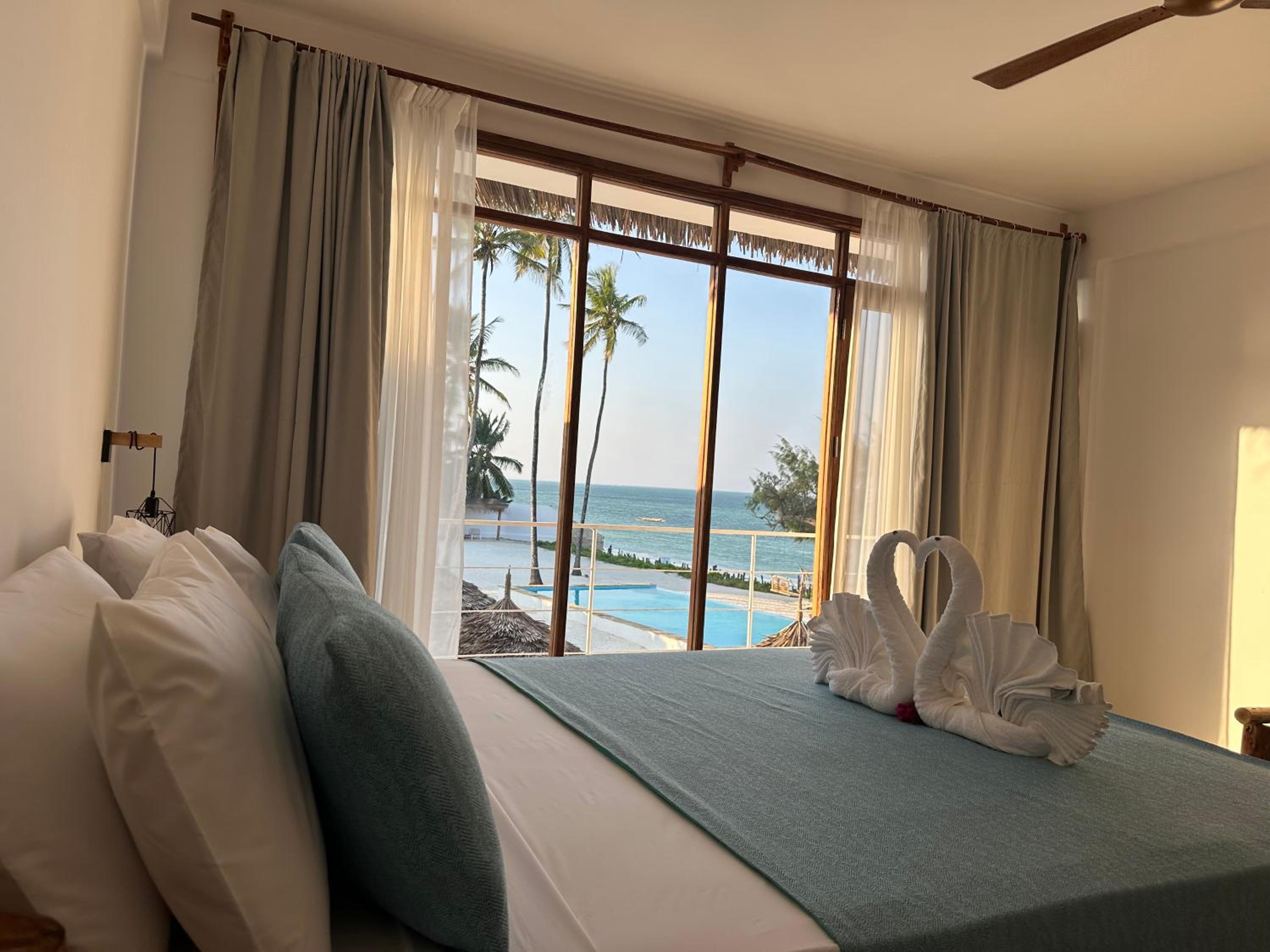Deluxe Double Room with Balcony and Sea View