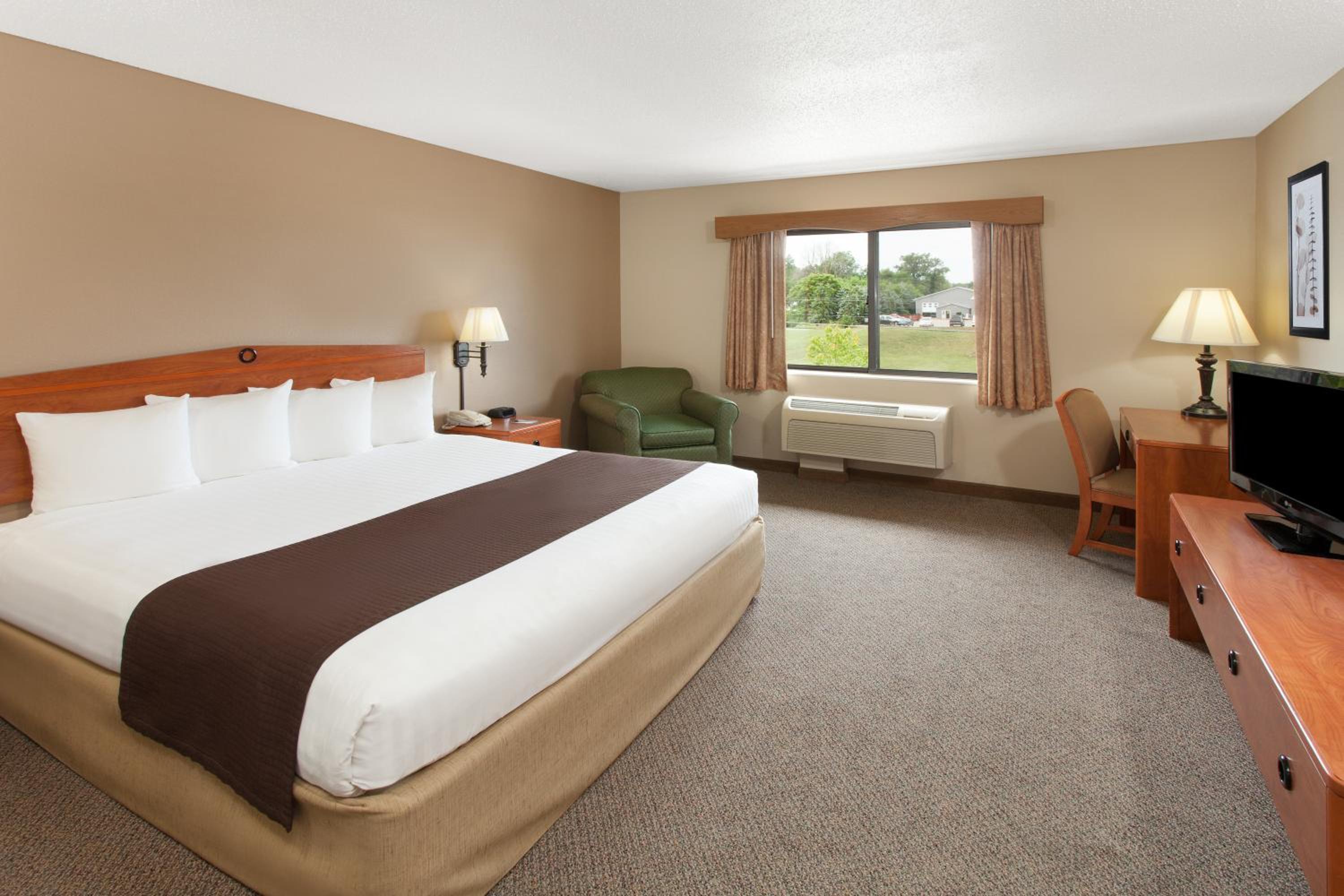 King Room - Non-Smoking photo 1