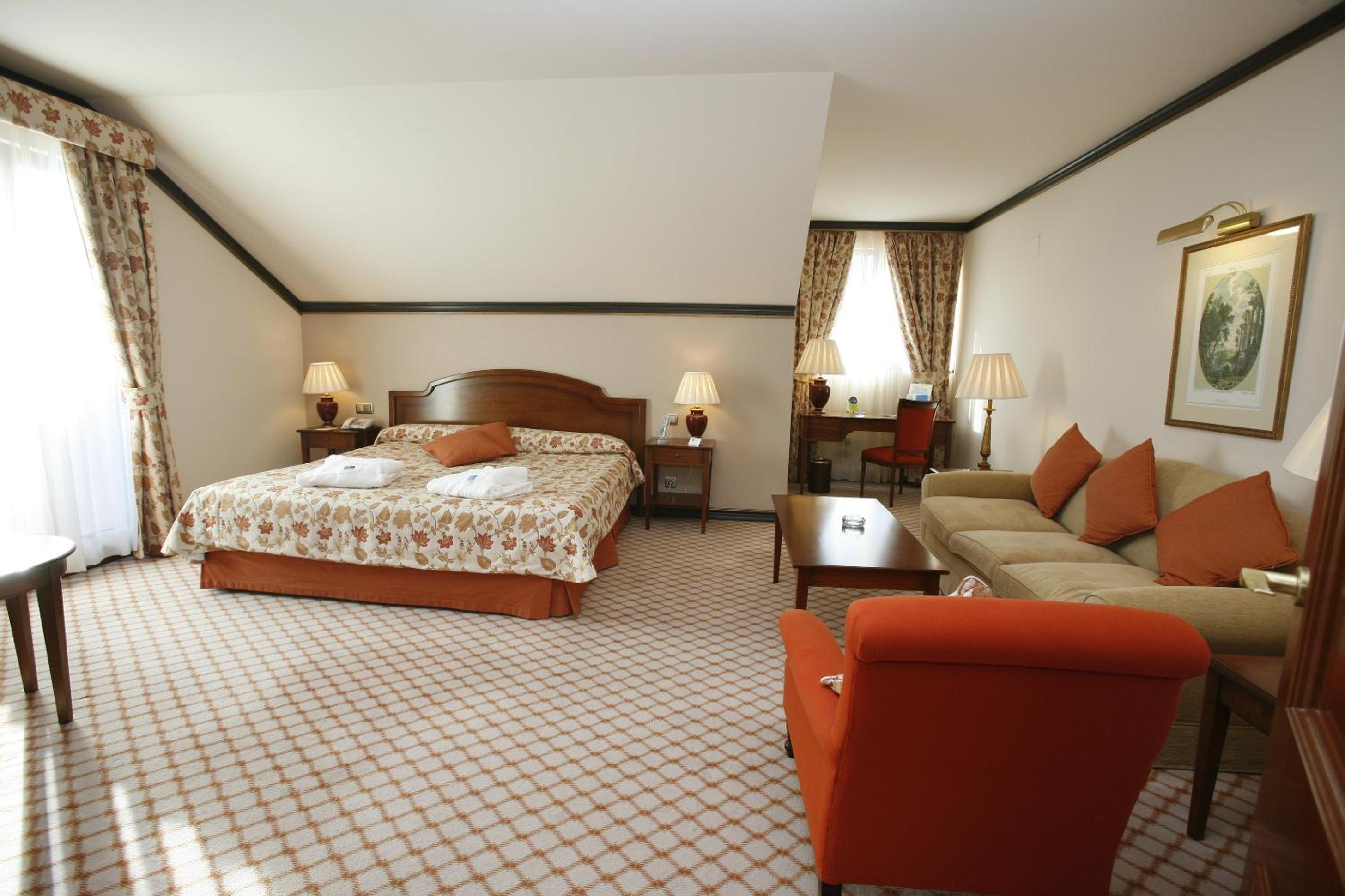 Triple Room (2 Adults + 1 Child) photo 2