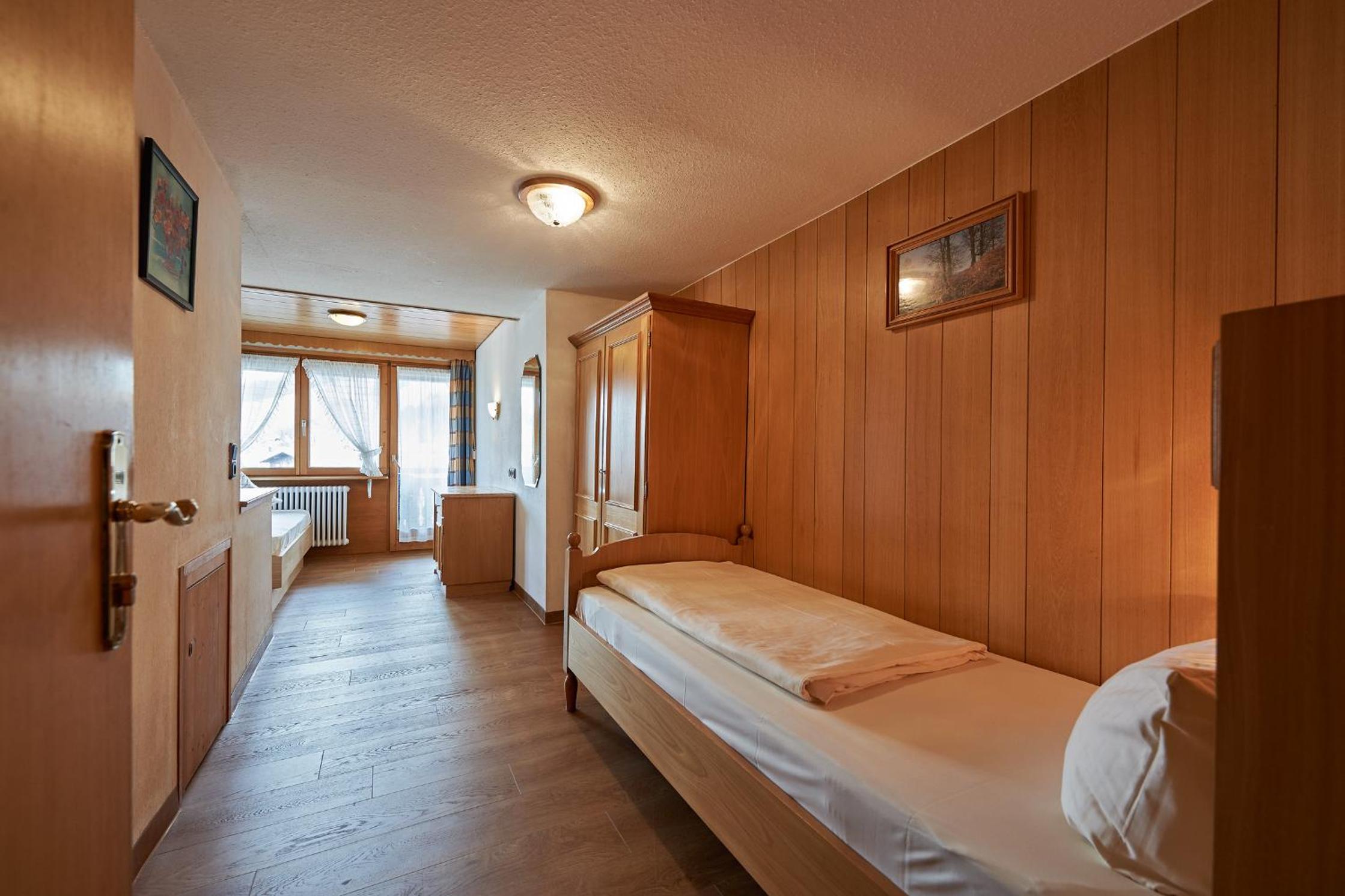 Economy Twin Room photo 3
