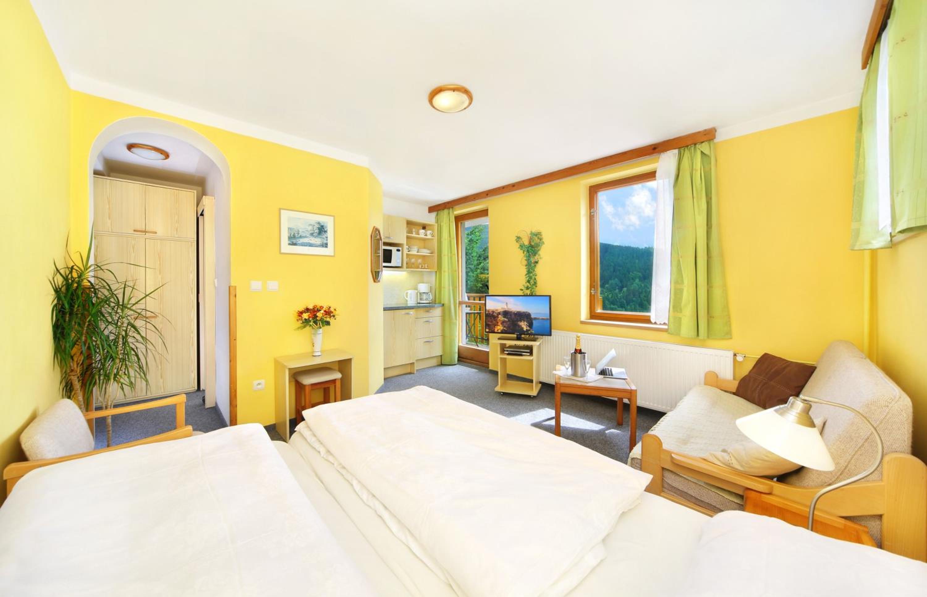 Double Room with Extra Bed and Balcony photo 1