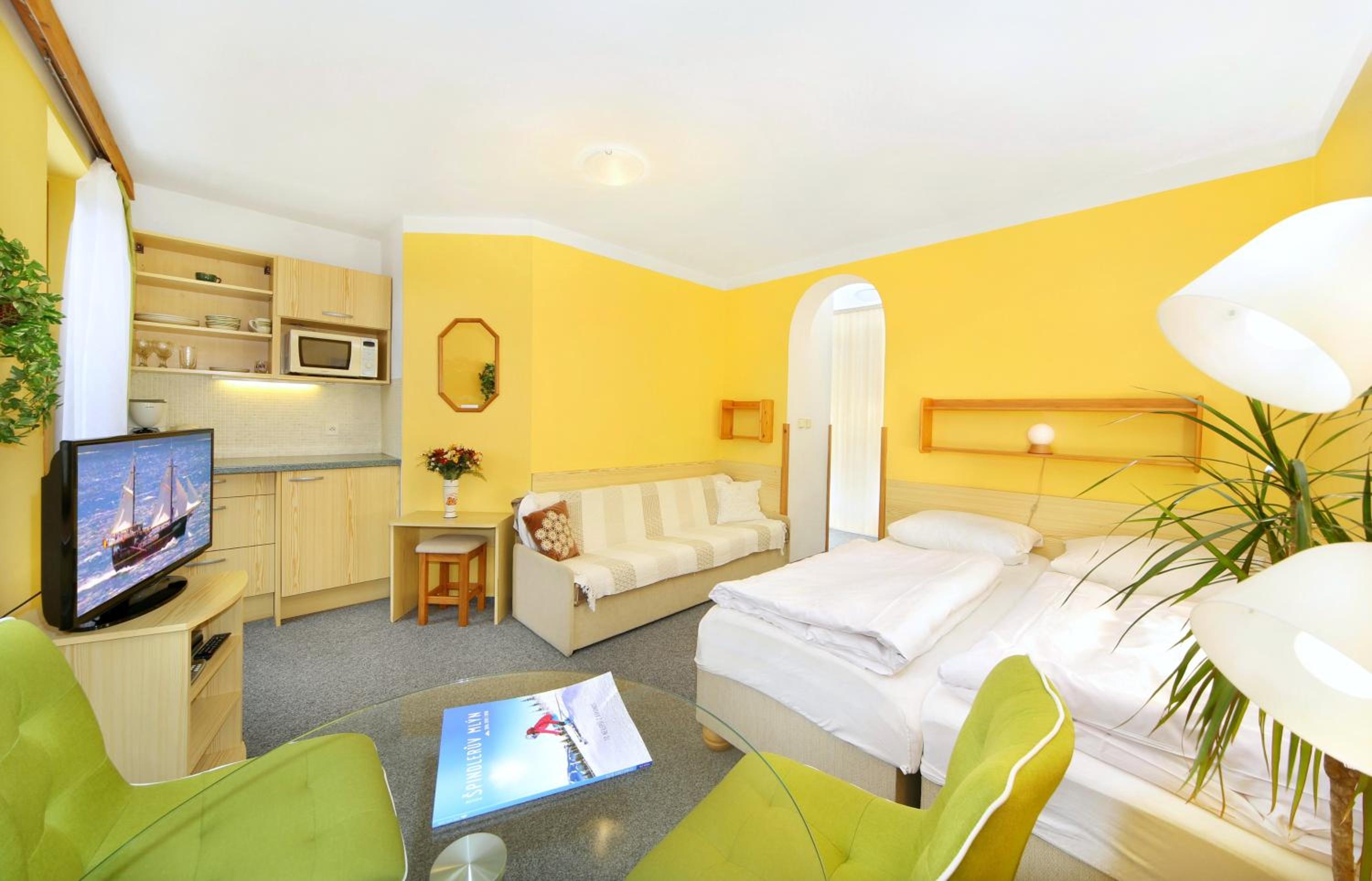 Double Room with Extra Bed and Balcony photo 3