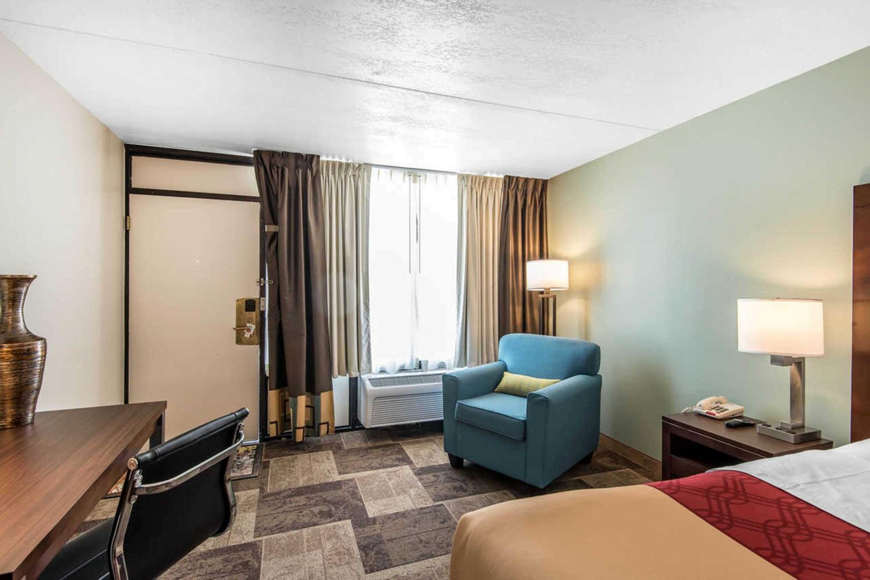 King Room - Non-Smoking - Photo 1