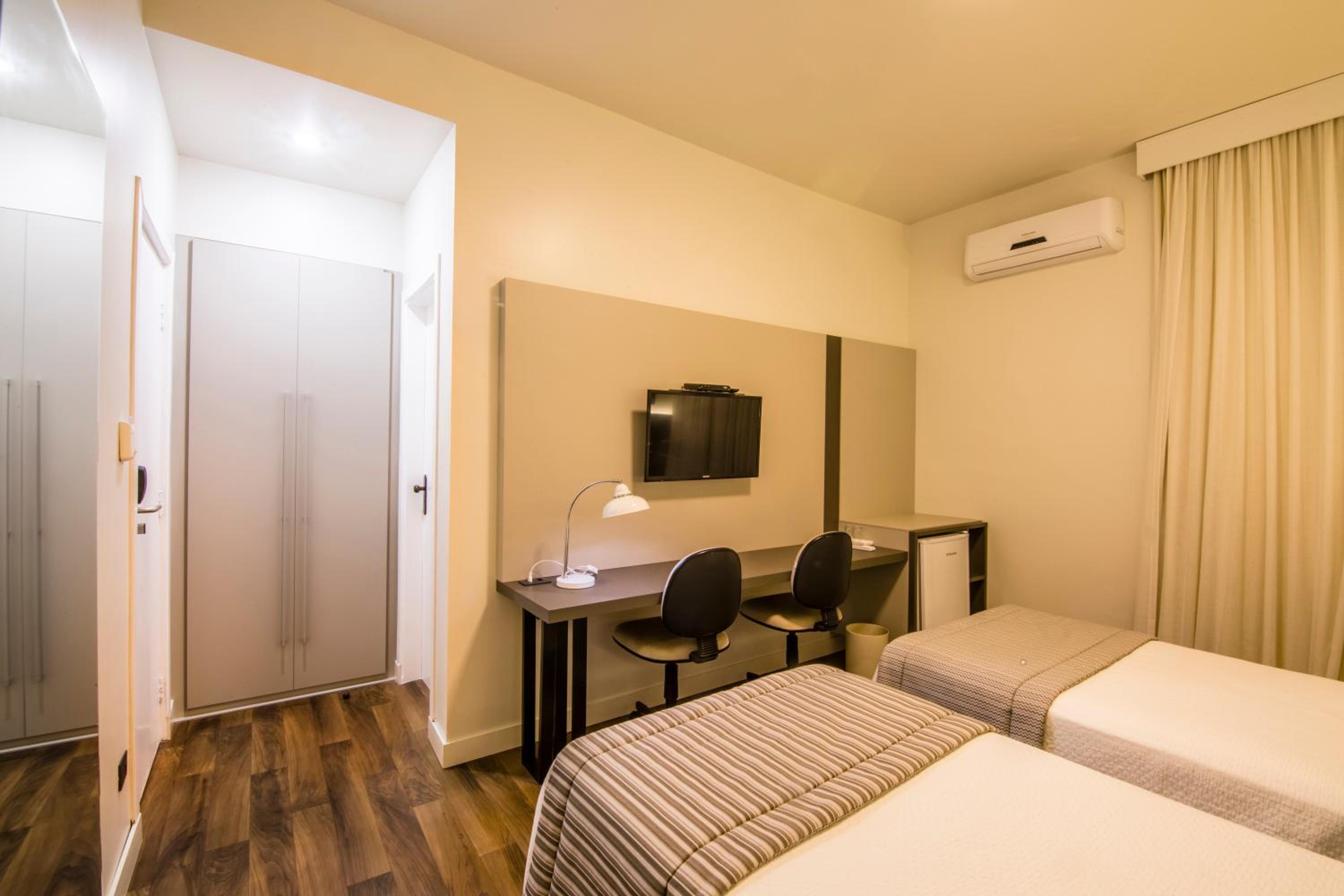 Deluxe Twin Room photo 2