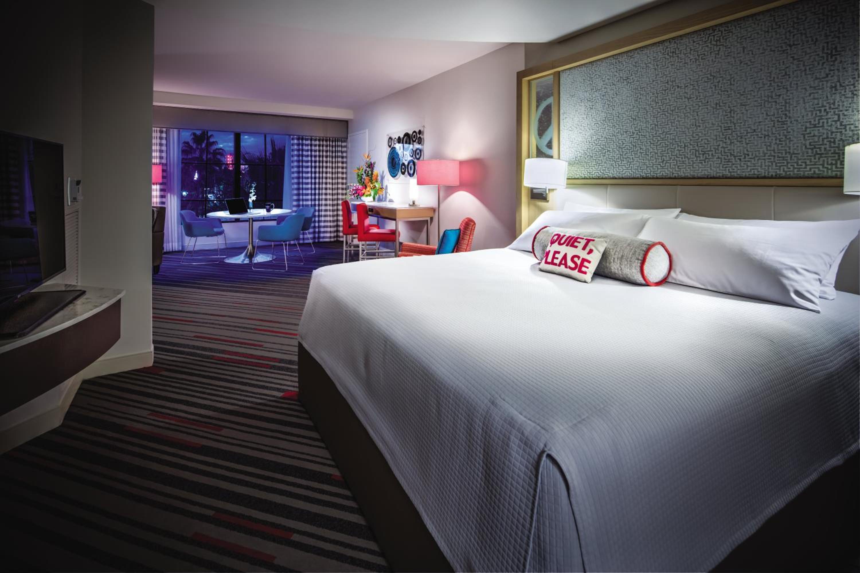 King Suite (Includes FREE^ Universal Express Unlimited)