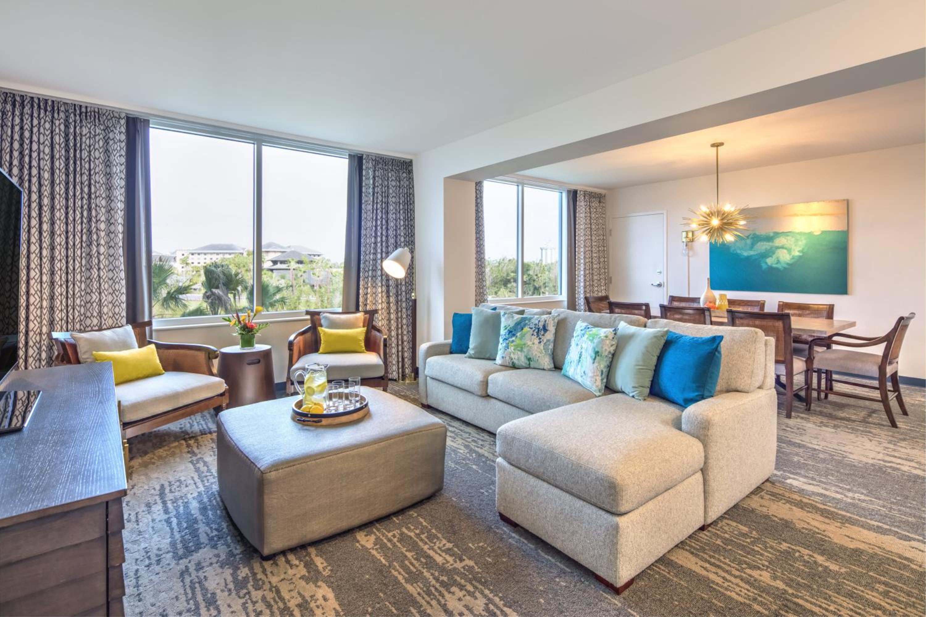 Sapphire Suite (Includes Early Park Admission*)