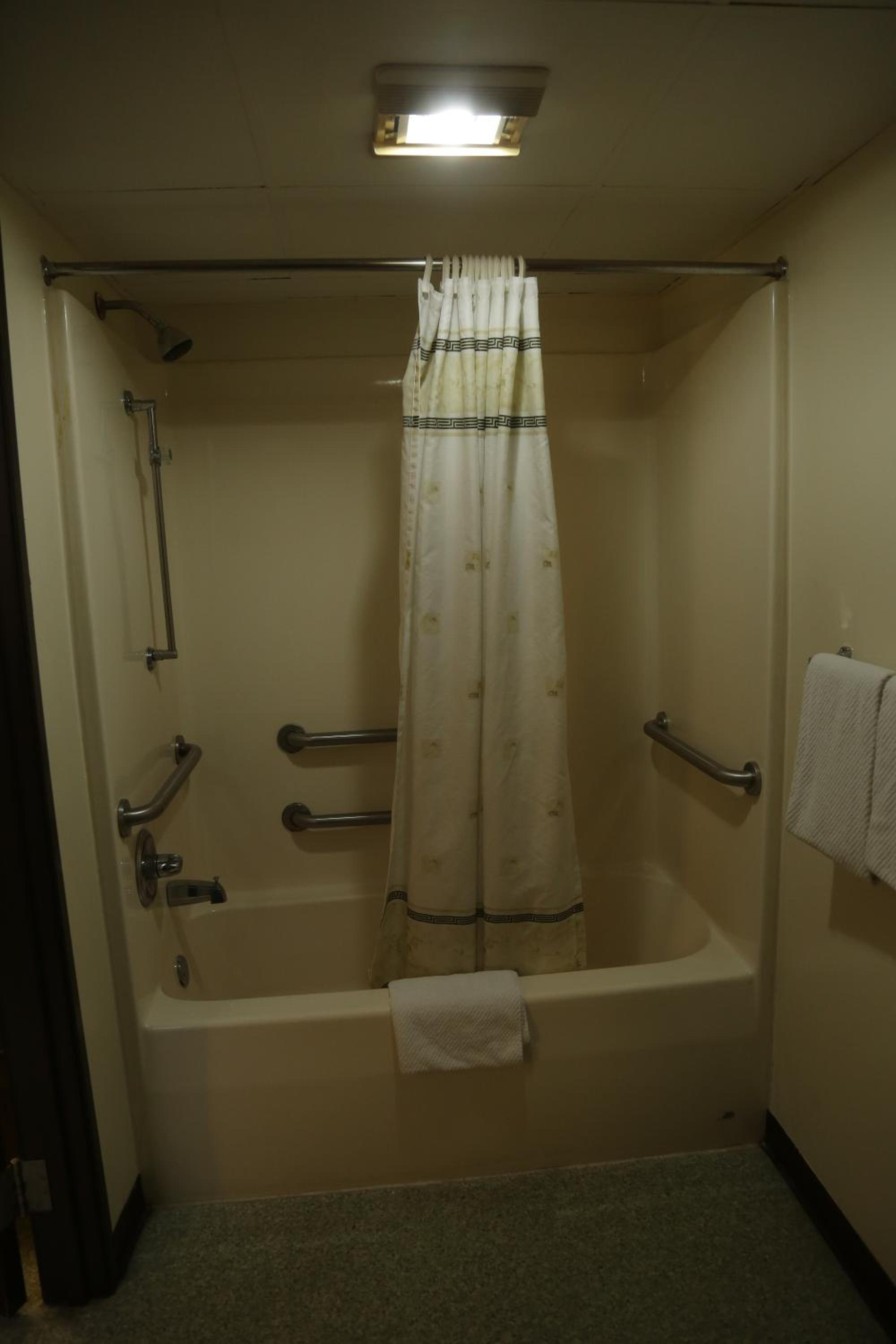 Queen Room - Photo 3