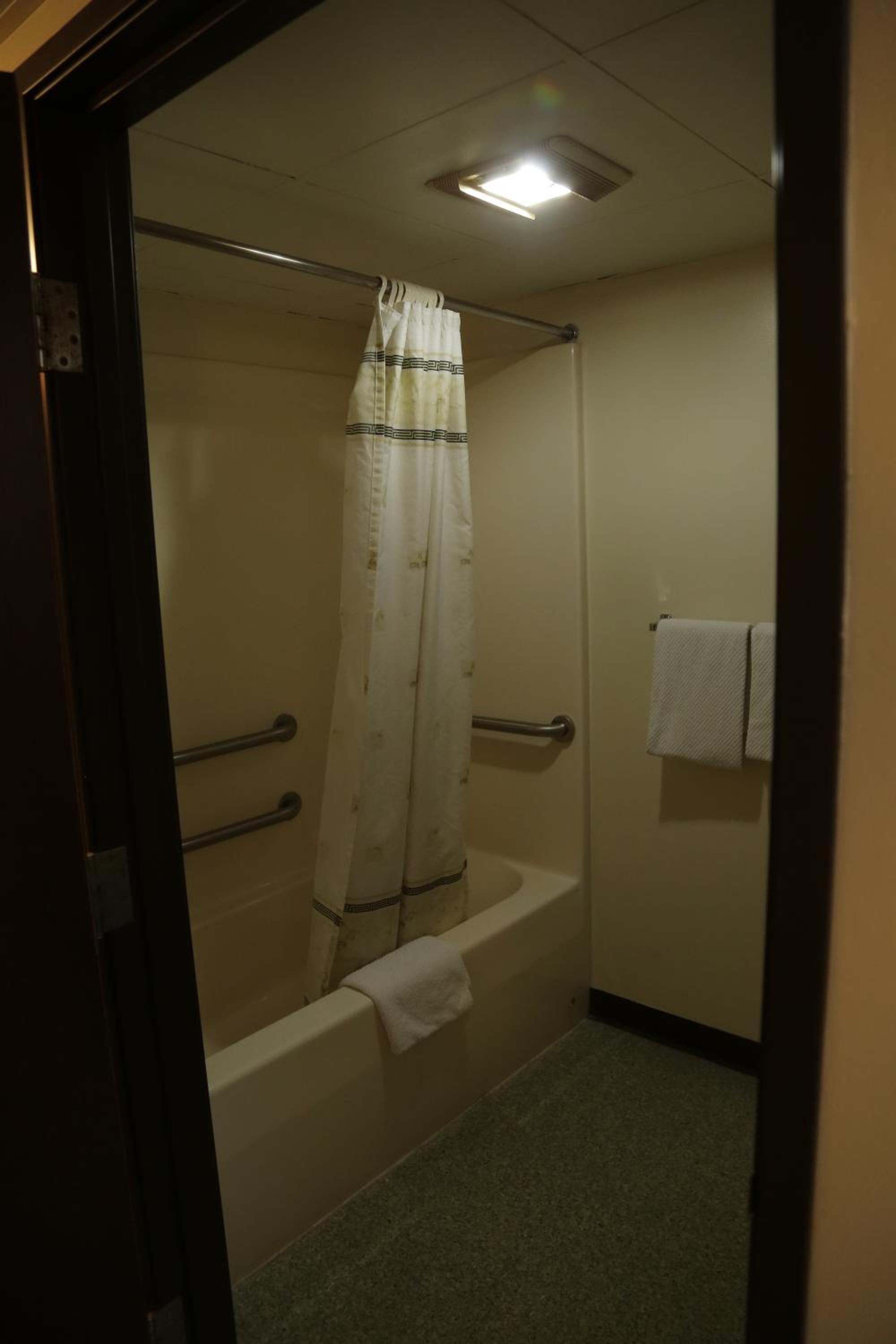 Queen Room - Photo 6