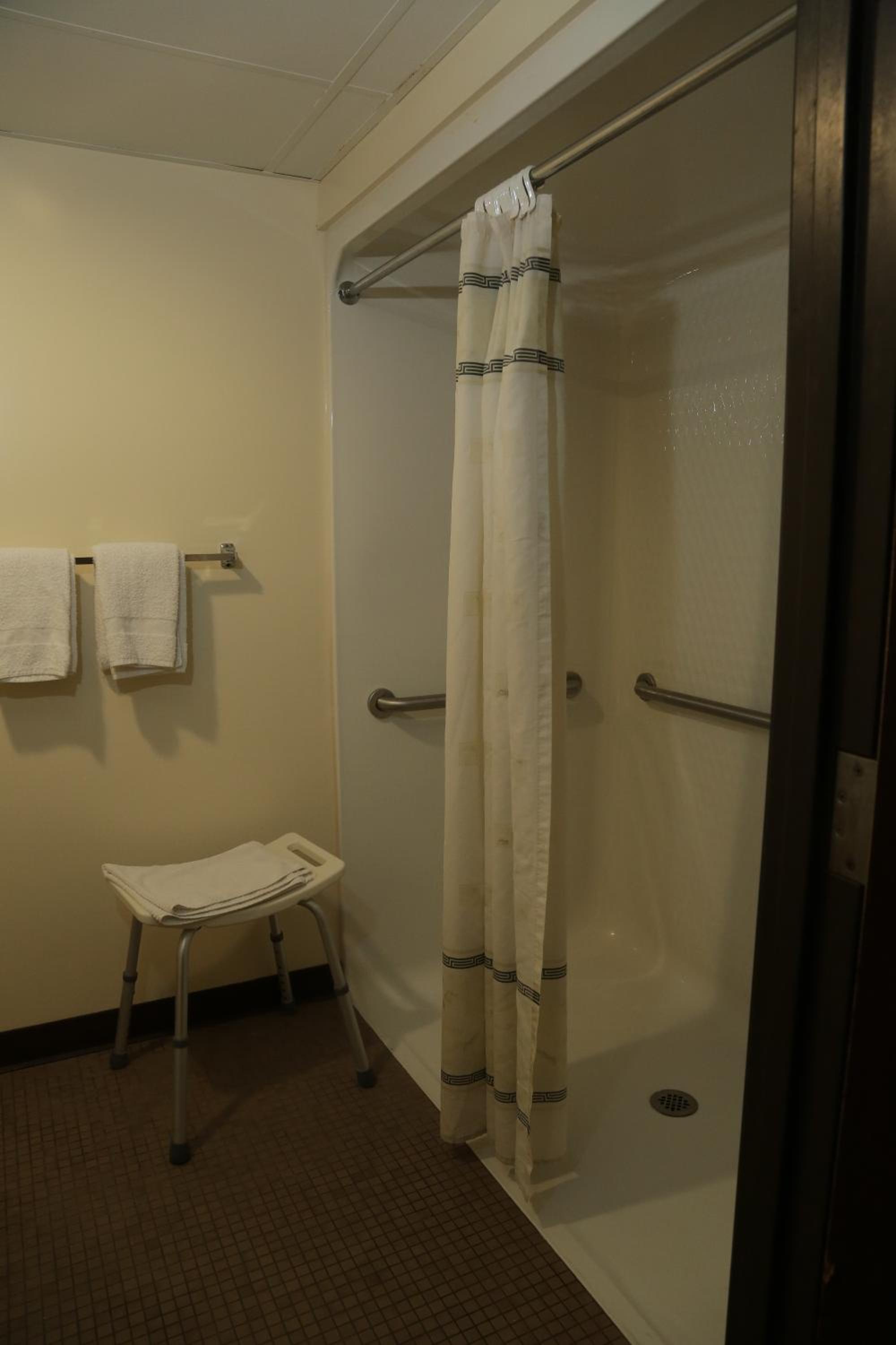 Queen Room - Photo 7