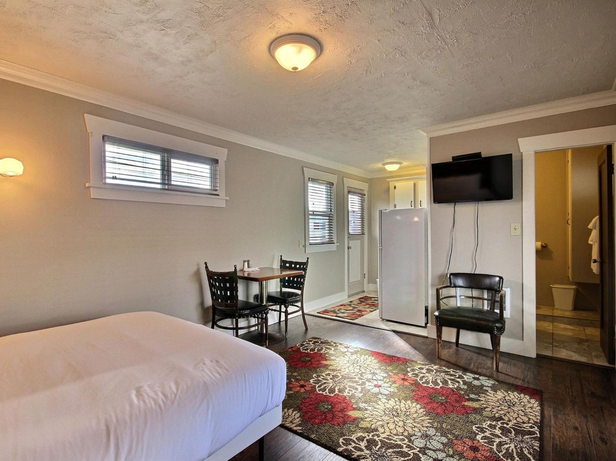 Queen Room photo 1