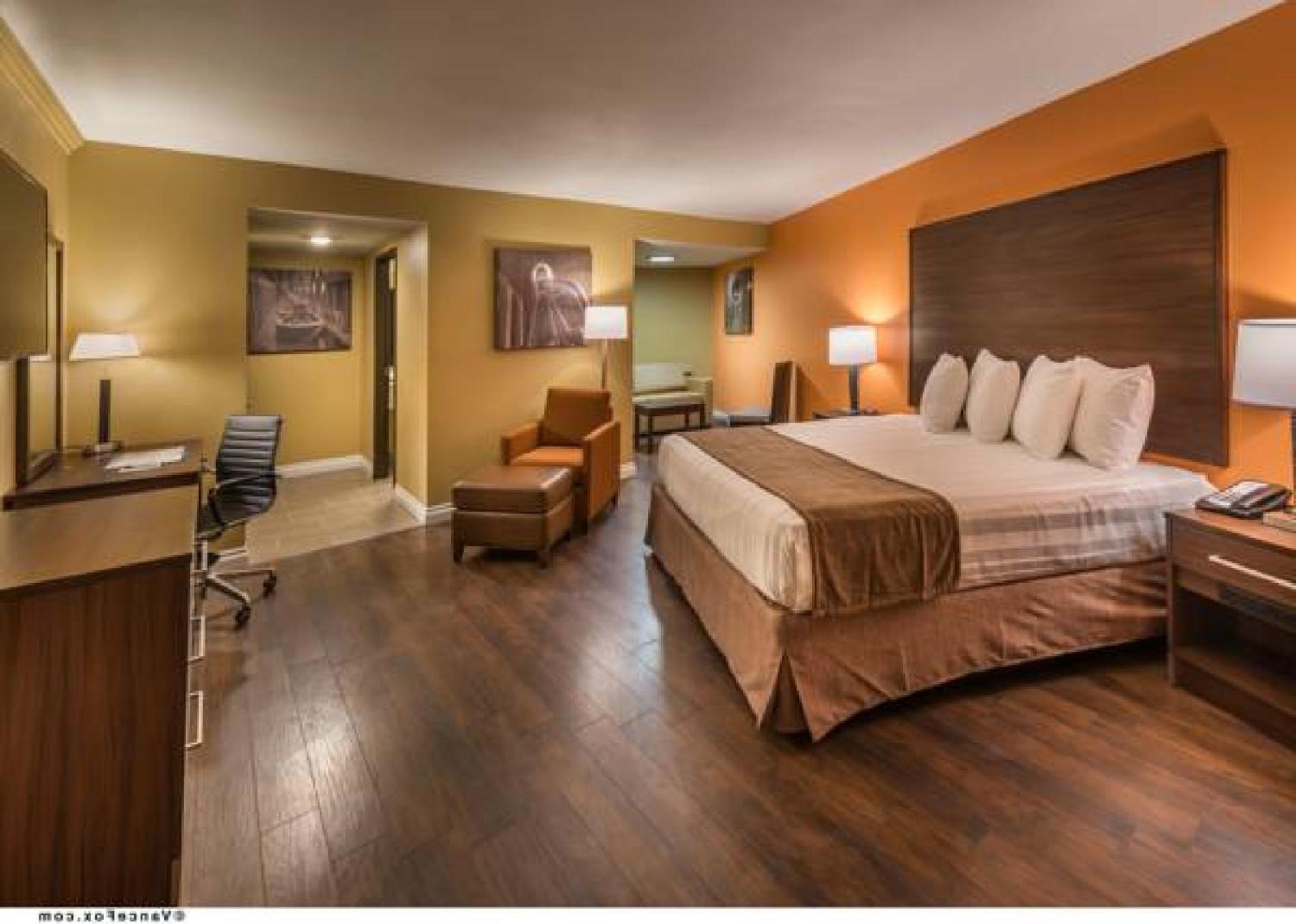 King Room with Sofa Bed - Non-Smoking - Photo 6