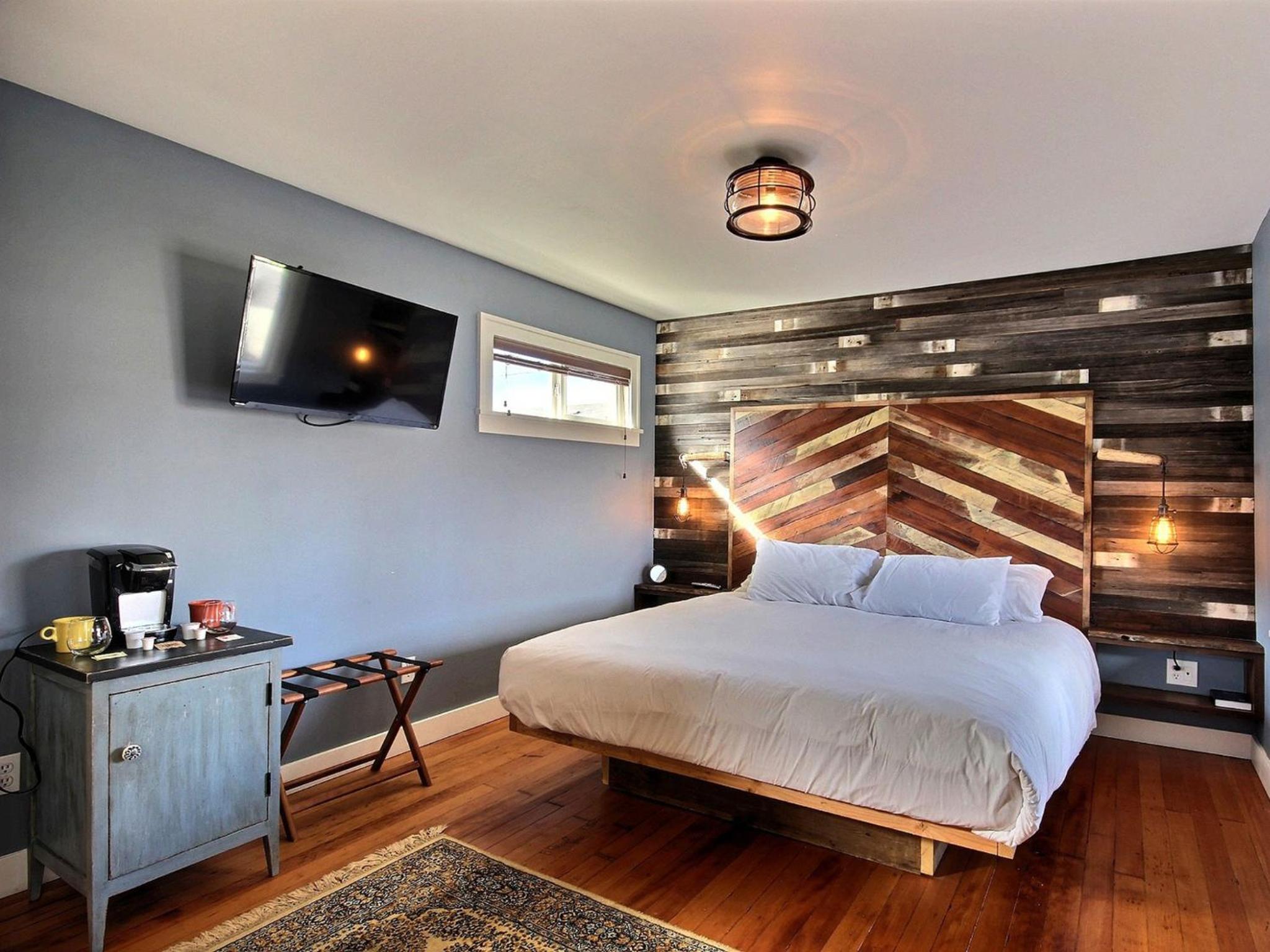 Standard King Room photo 2