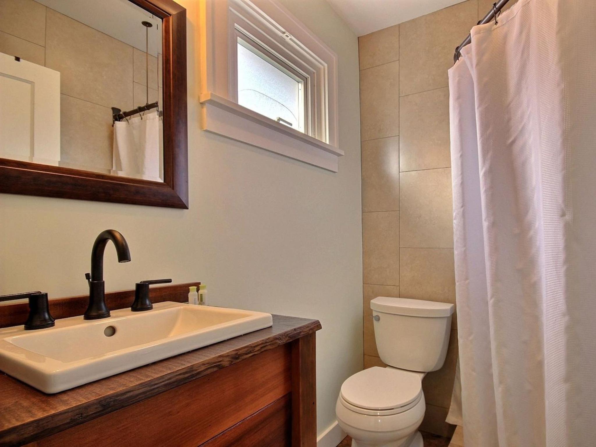 Standard King Room photo 3