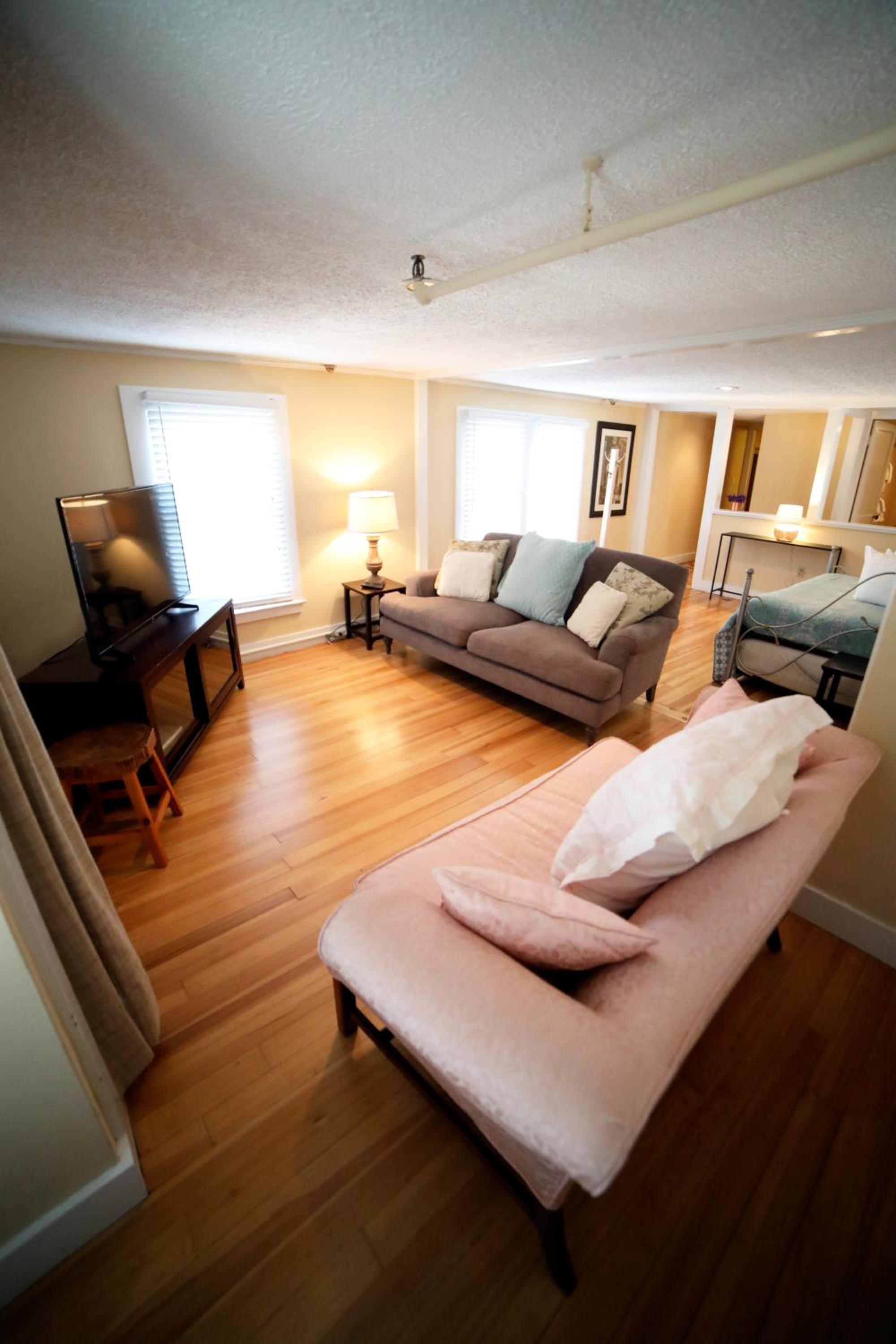 Suite - Photo 2