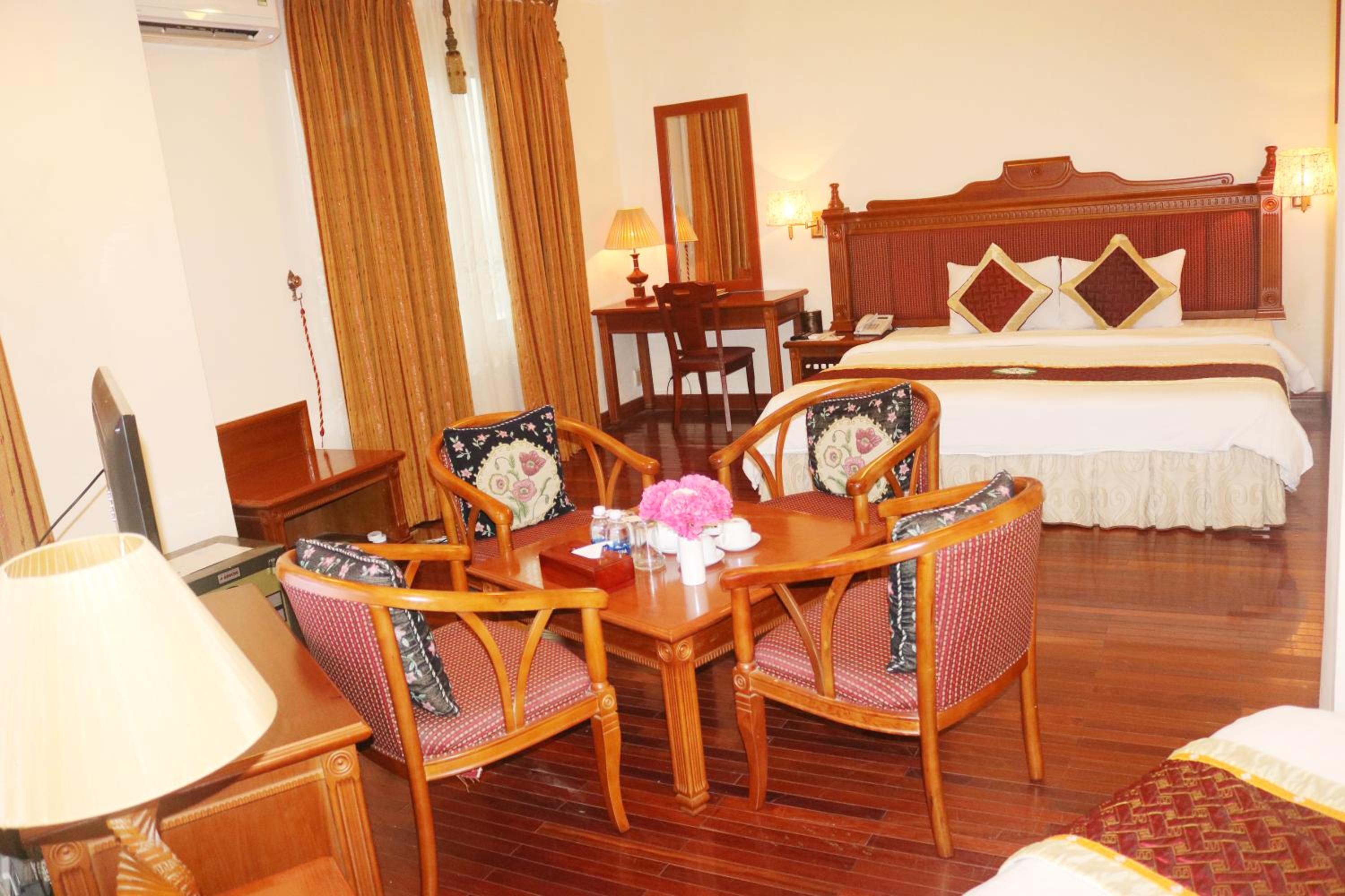 Deluxe Suite - Photo 2