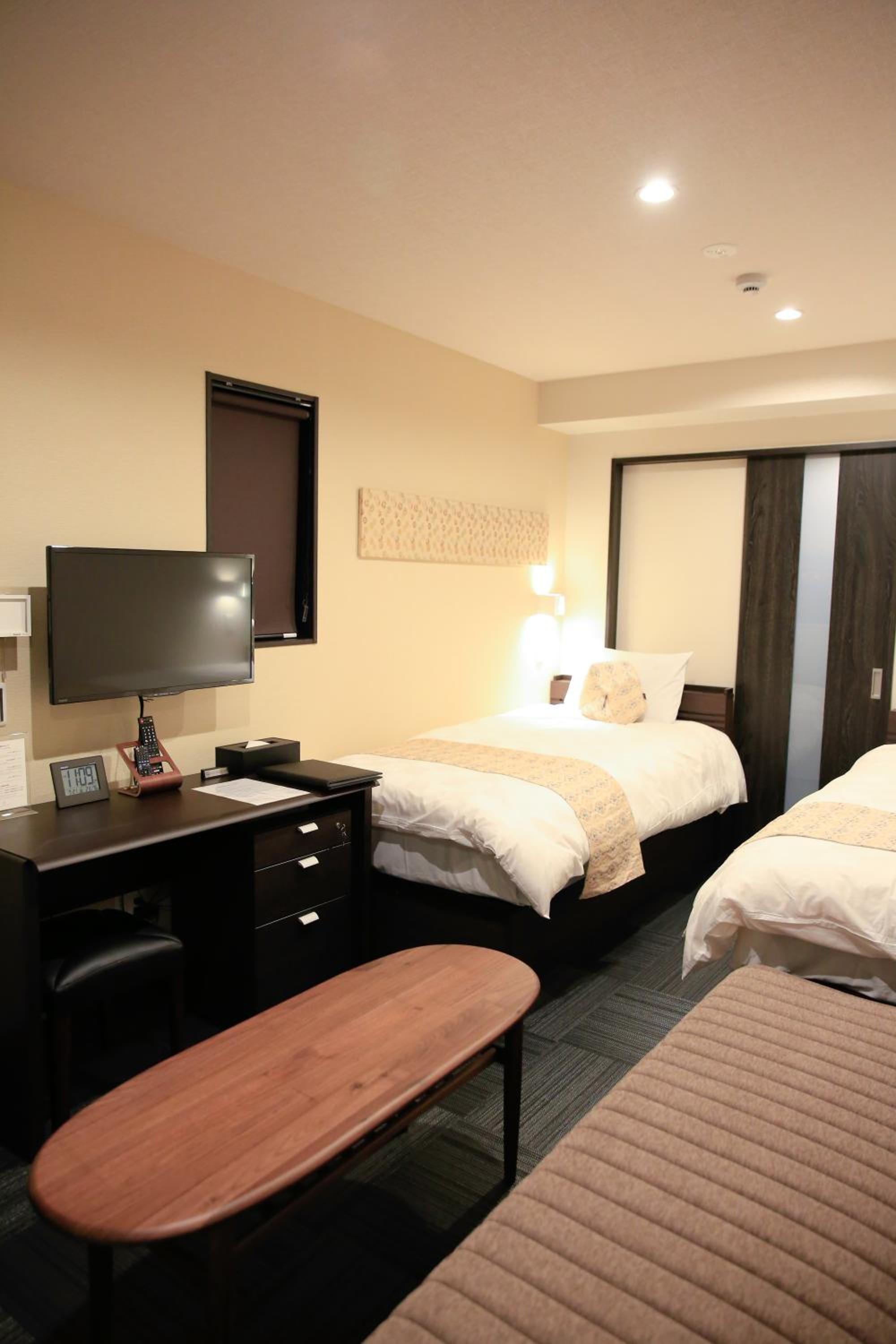 Standard Twin Room with Sofa Bed photo 2