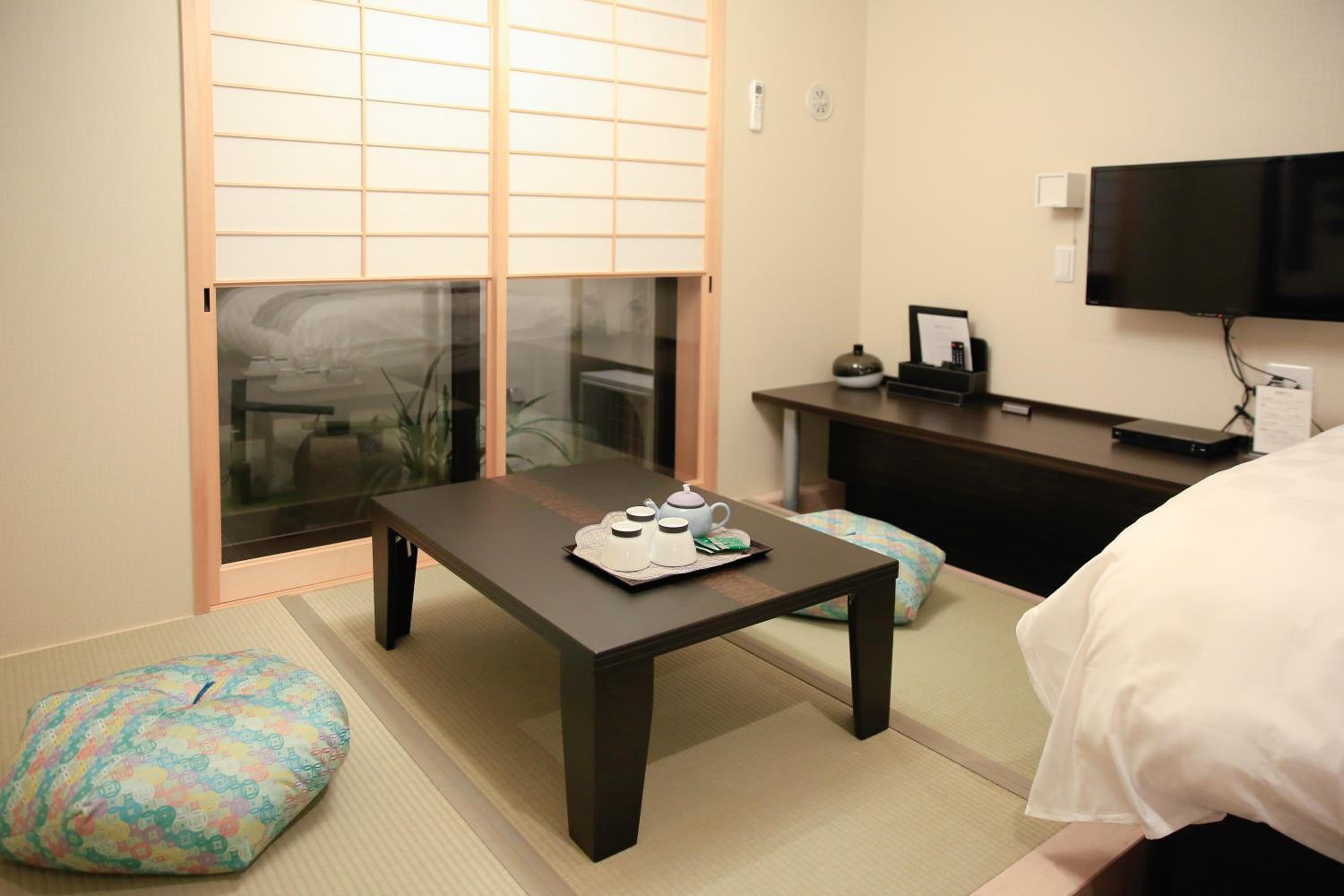 Twin Room with Tatami Area and Garden View
