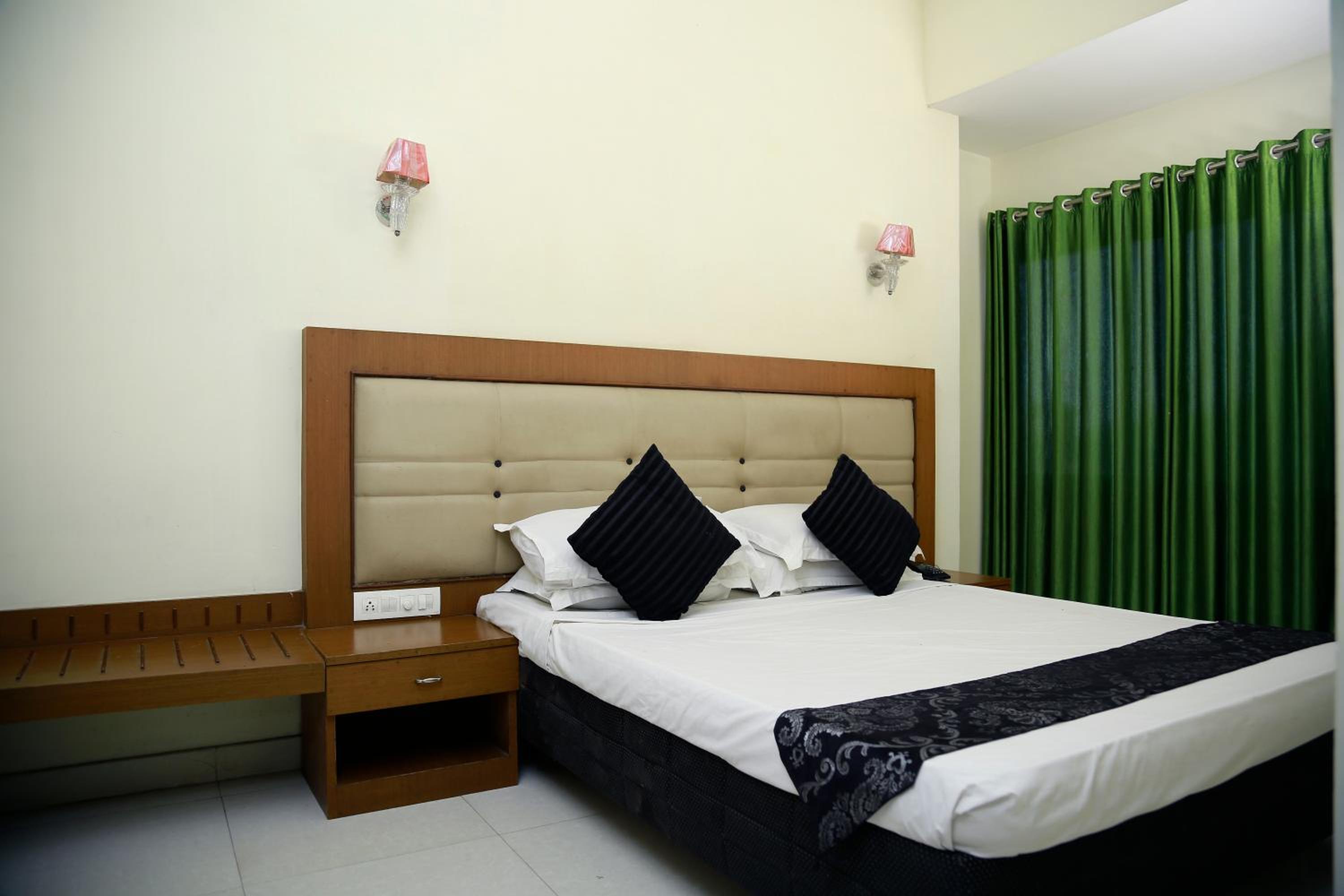 Standard Double Room with Fan photo 2