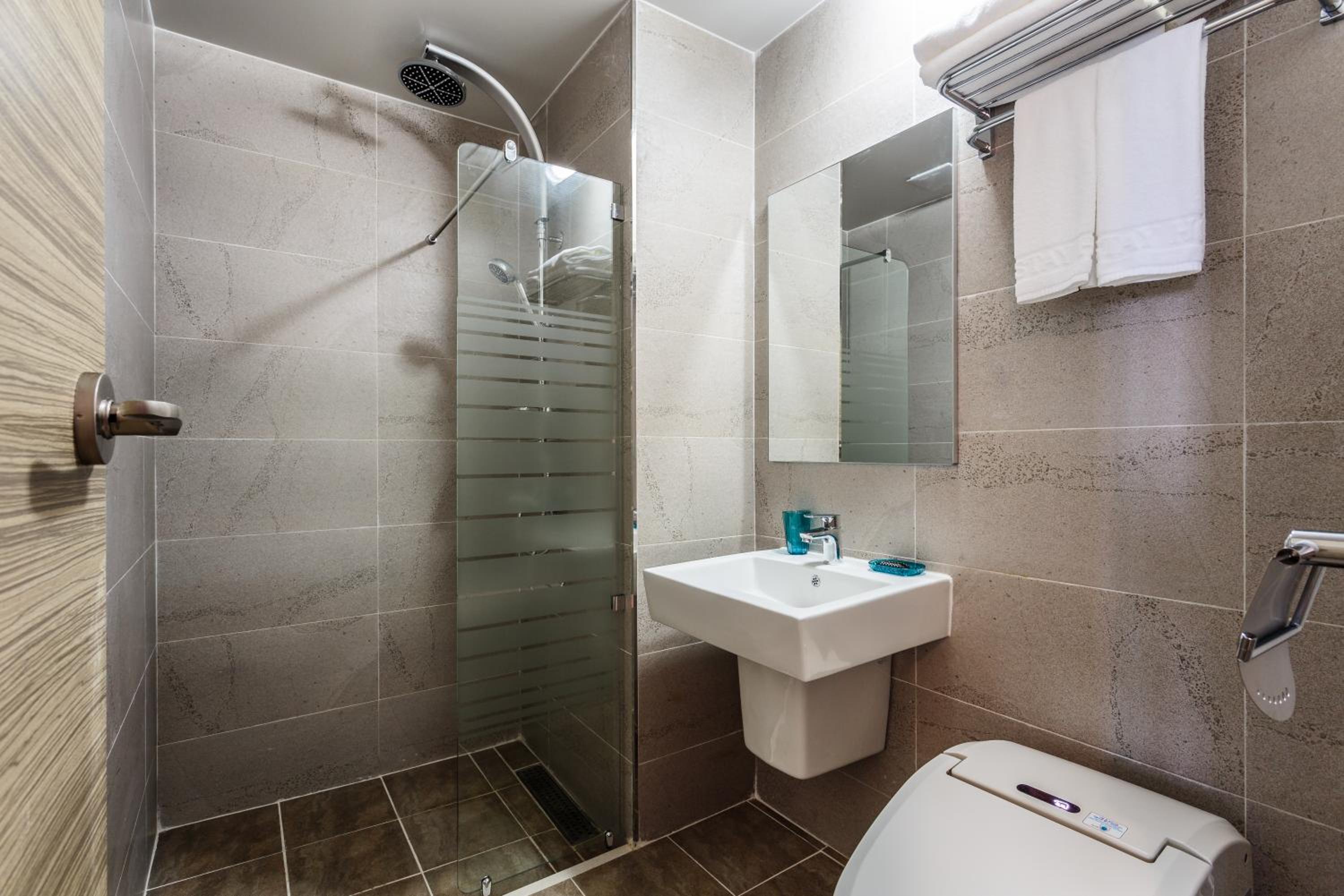 Deluxe Double Room with Sea View - Photo 10