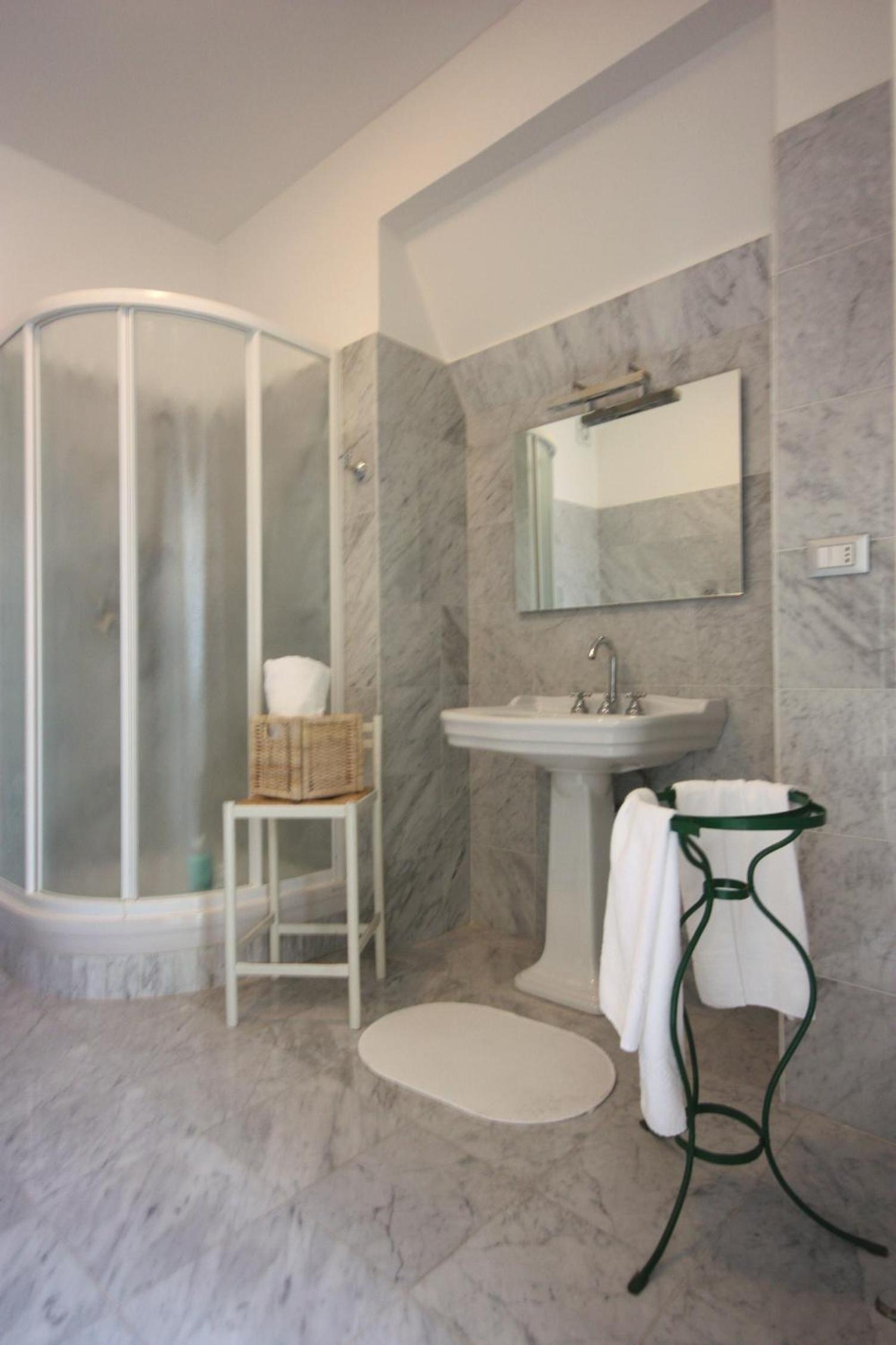 Quadruple Room with Private External Bathroom - Photo 4