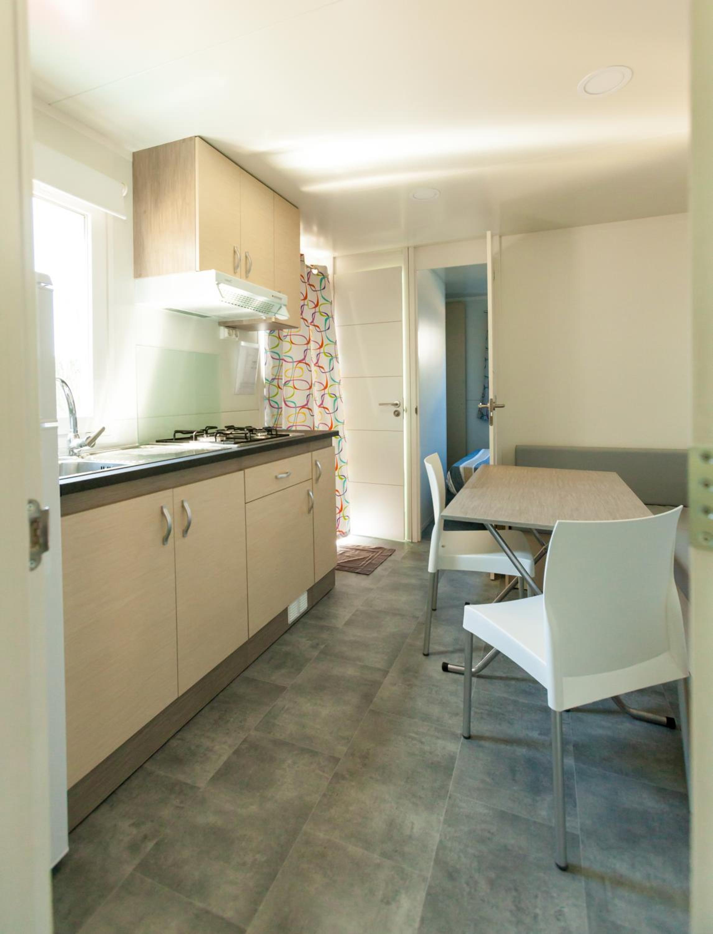 Mobile Home - Photo 4