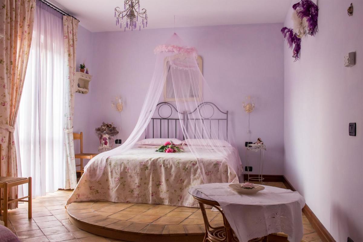 Quadruple Room with Private Bathroom photo 2