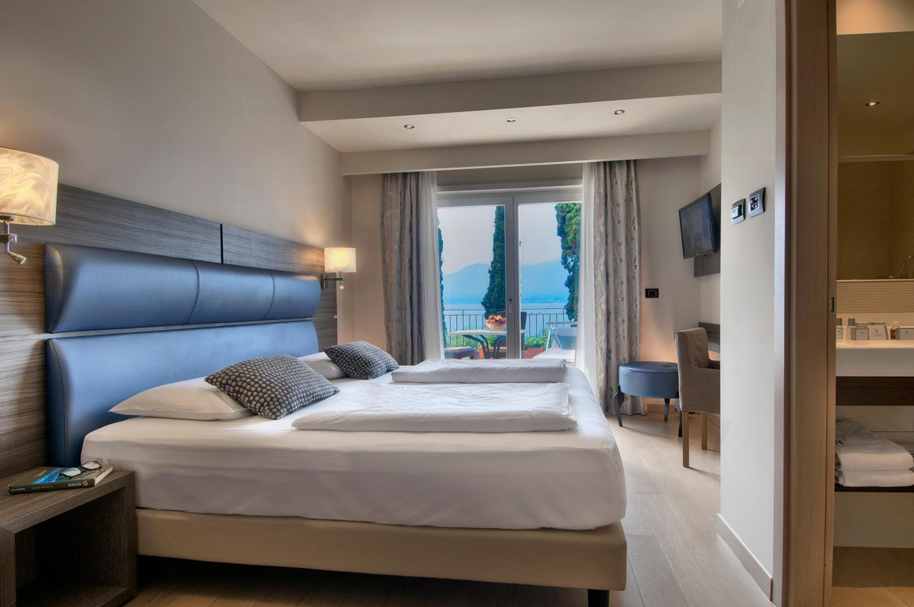 Double Room with Lake View photo 1