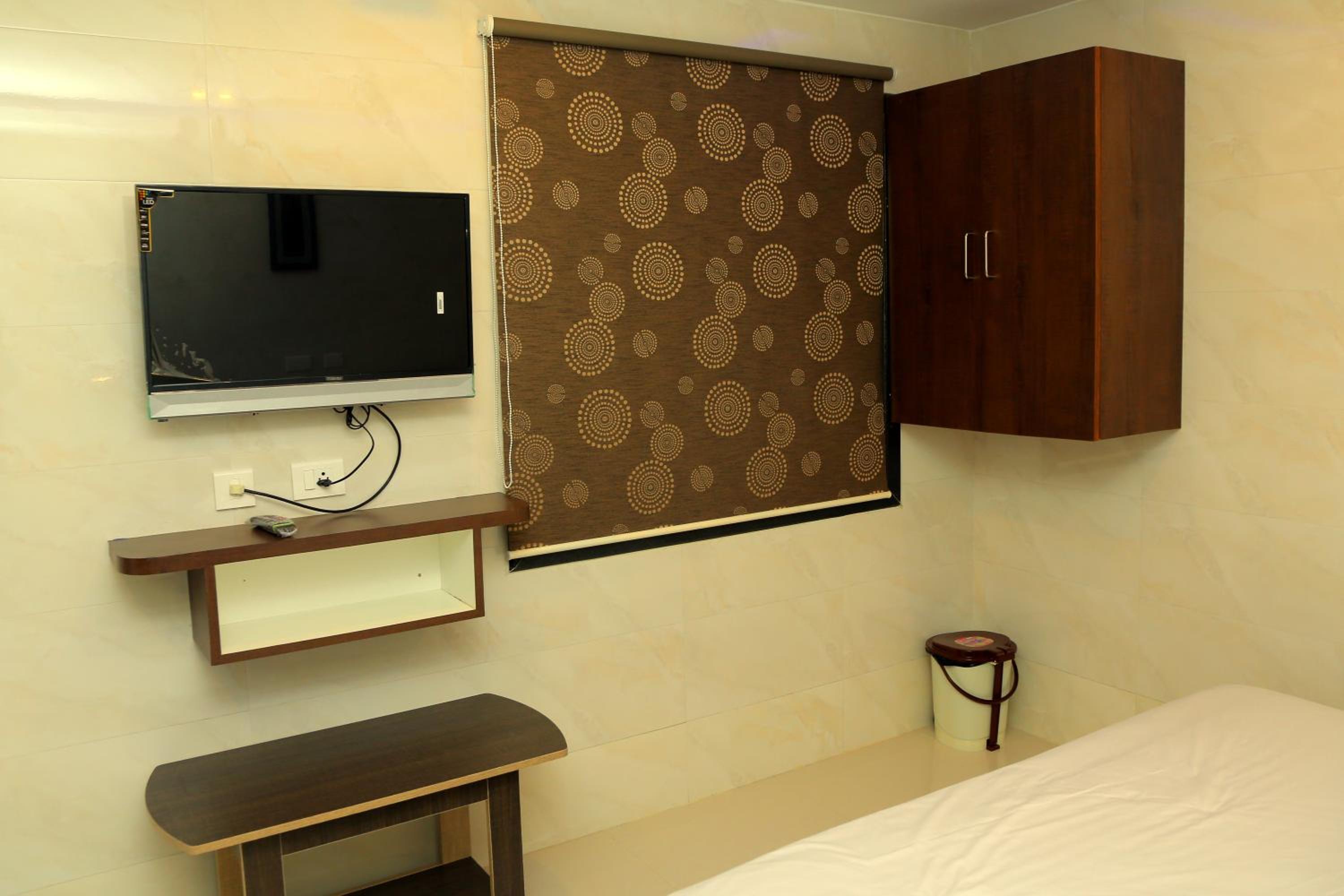 Superior Double Room (INR 100 discount on Sightseeing Tour + Free Linen Change Subject to Availability + Guaranteed Early Check-in/Late Check-out) photo 3