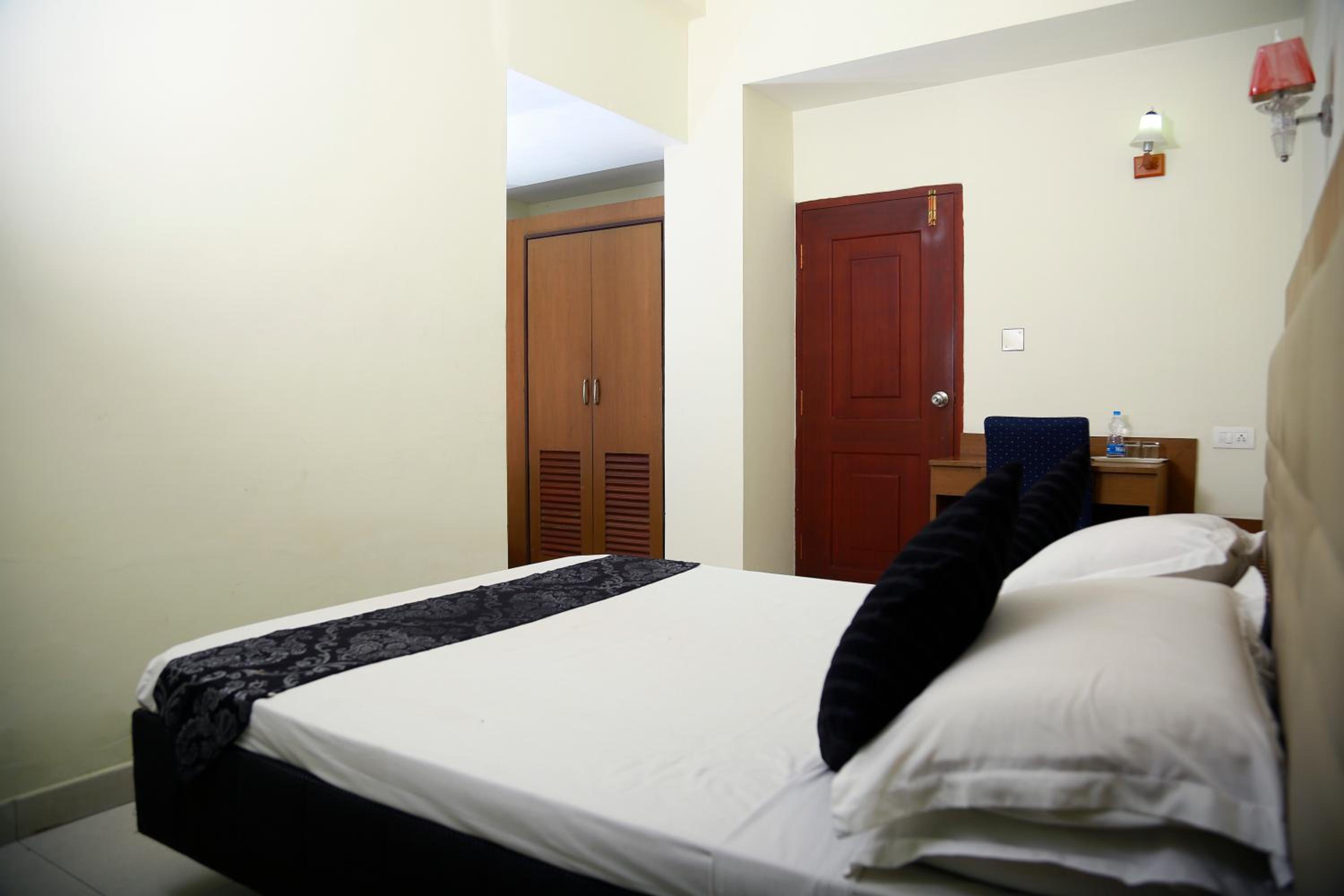 Standard Double Room with Fan photo 3