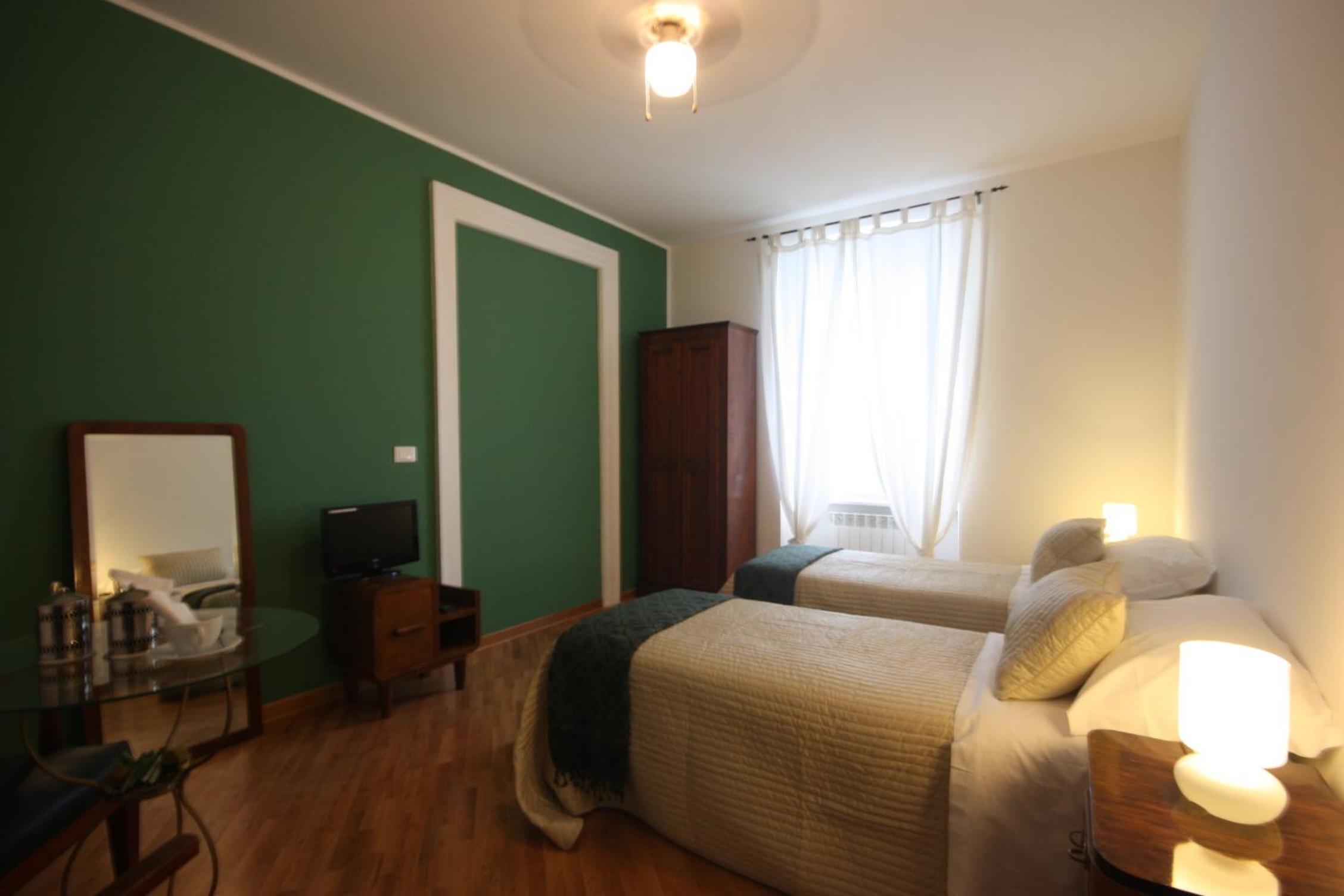 Double or Twin Room - Photo 6