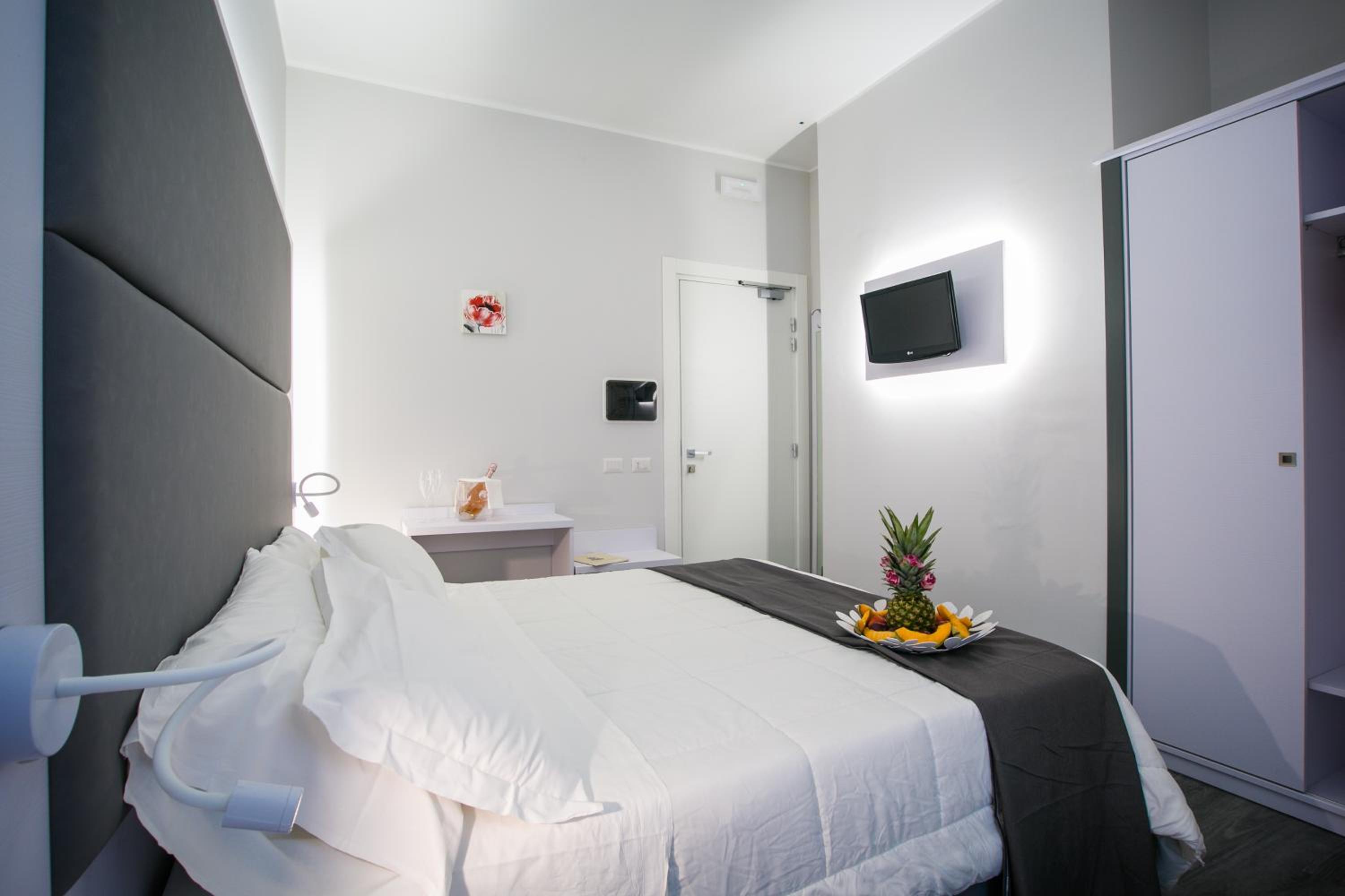 Standard Double Room - Photo 5