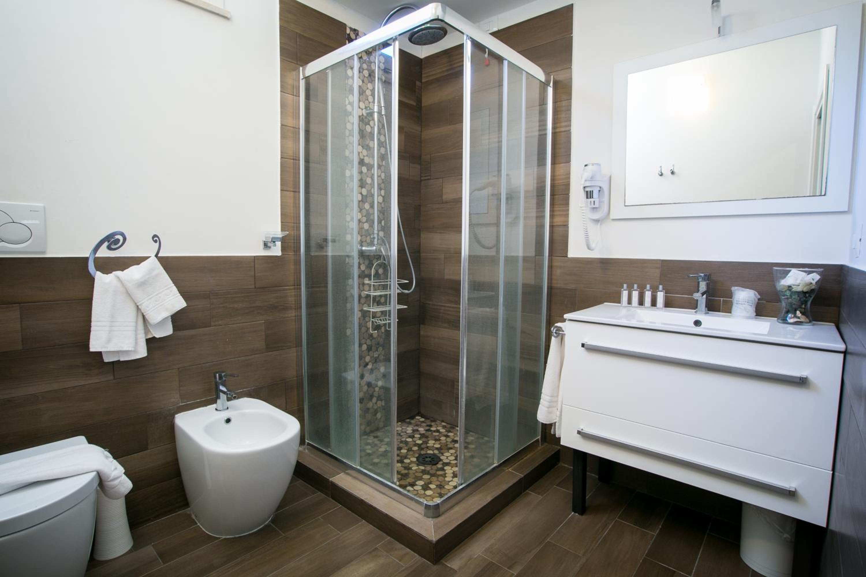 Suite - Photo 12