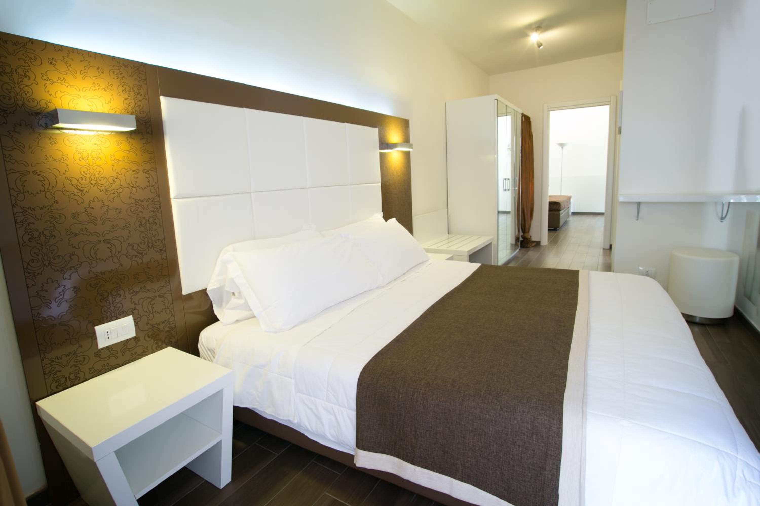 Suite - Photo 10