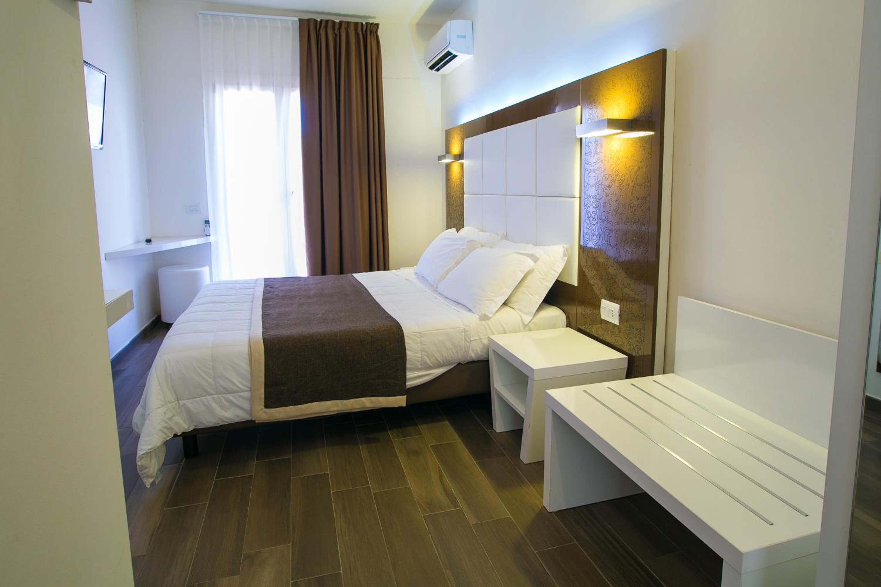 Suite - Photo 15