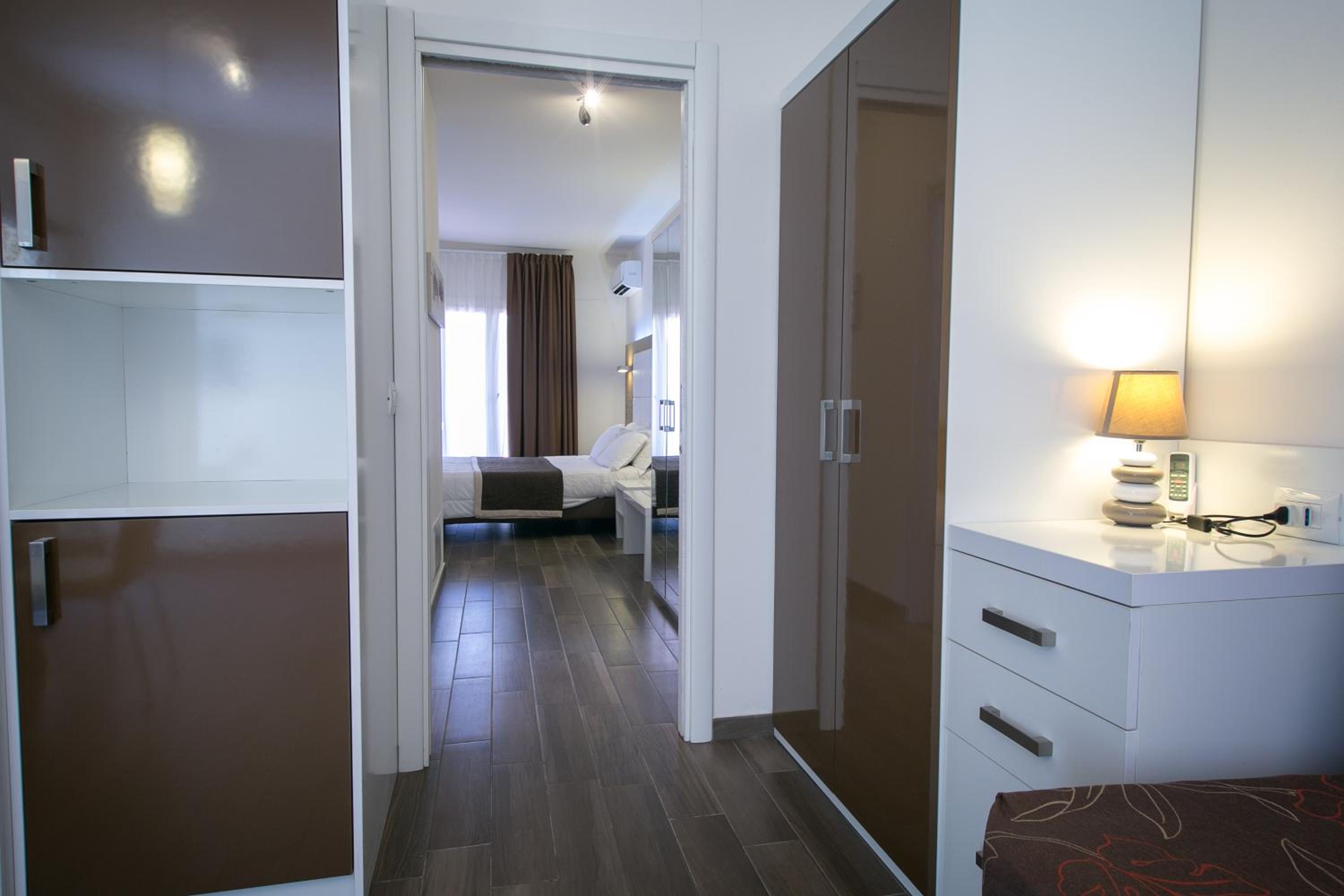 Suite - Photo 14
