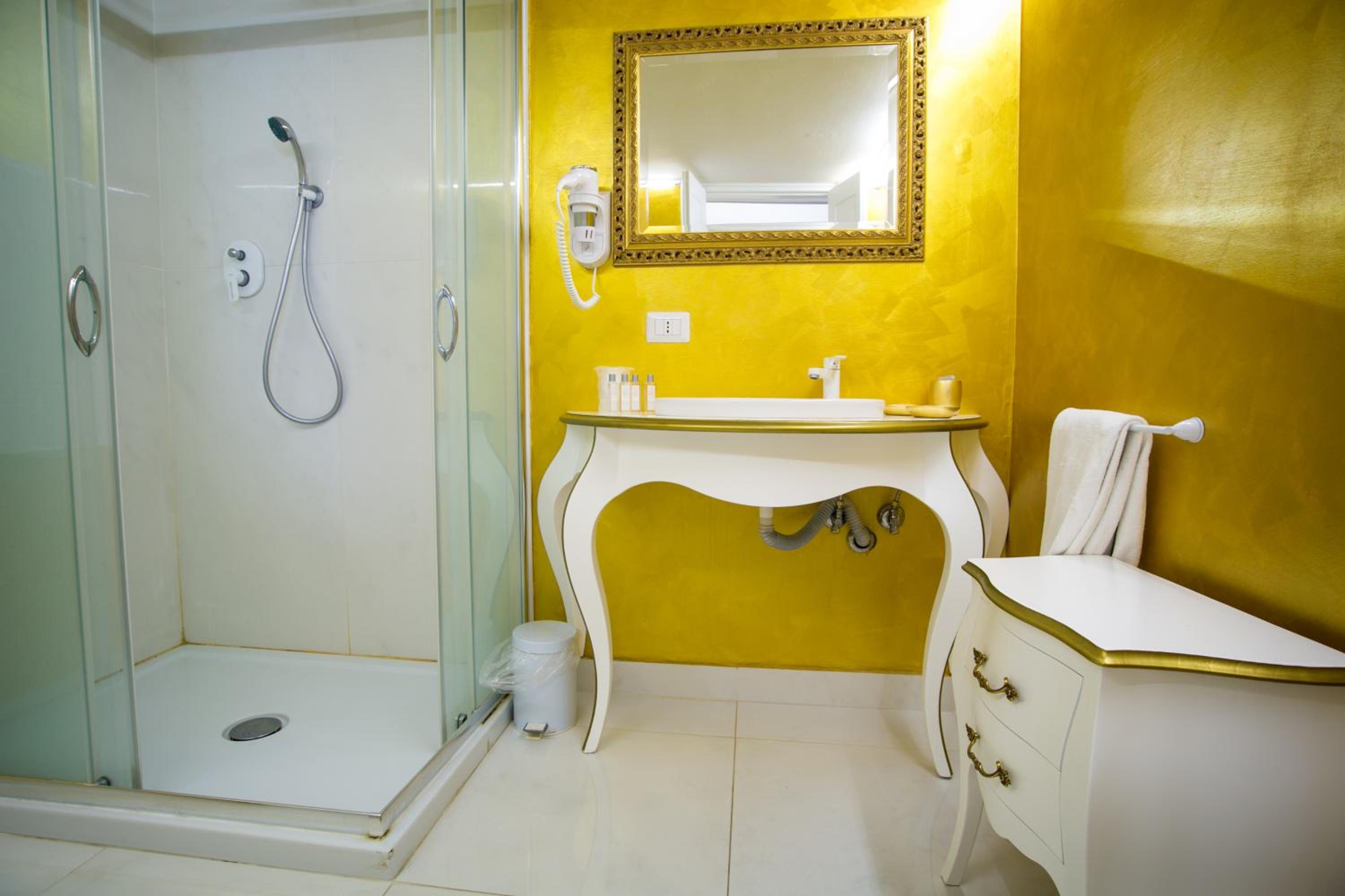 Suite - Photo 9
