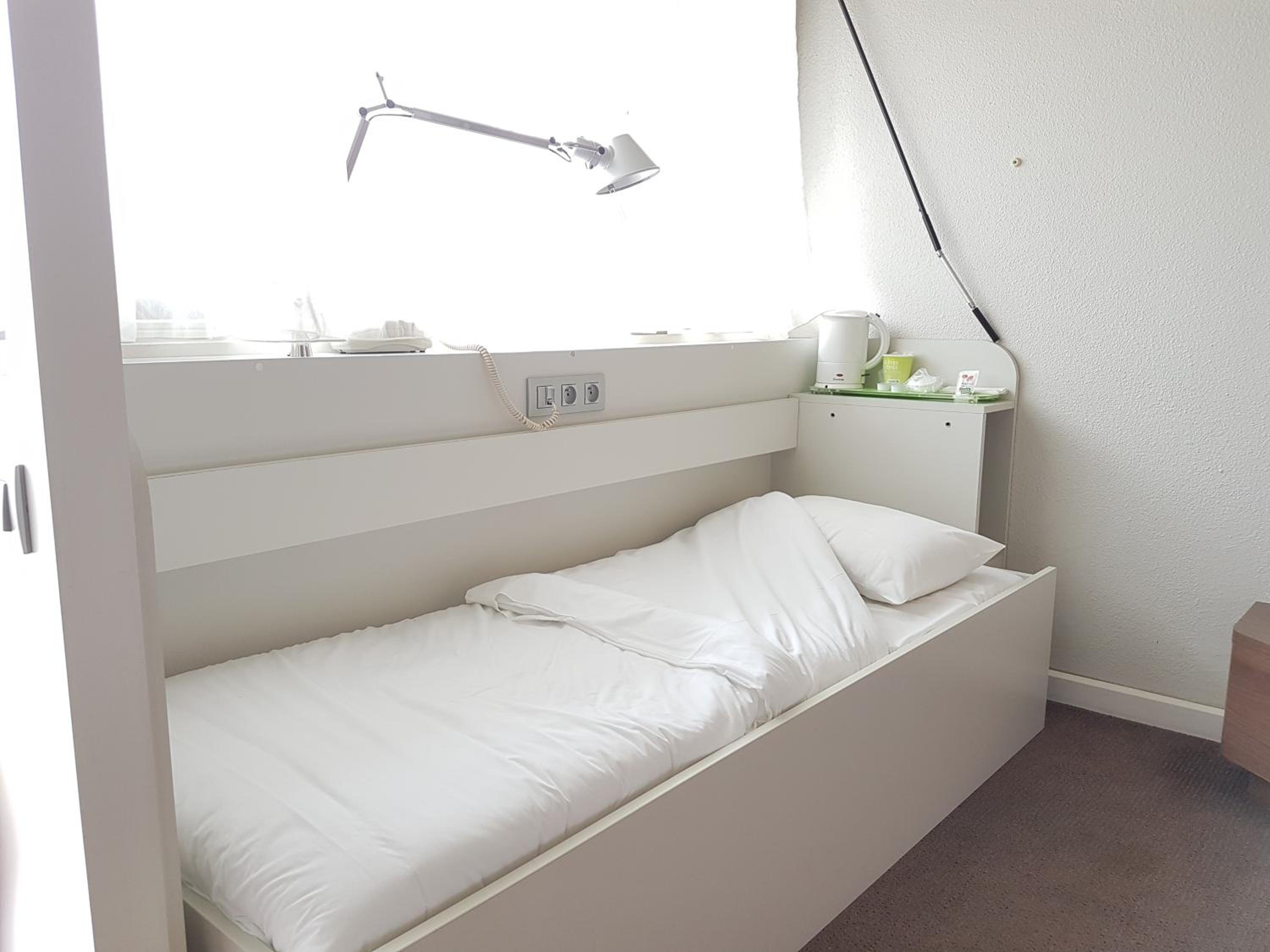 Standard Twin Room with One Single Bed - Up to Ten Years - Photo 1