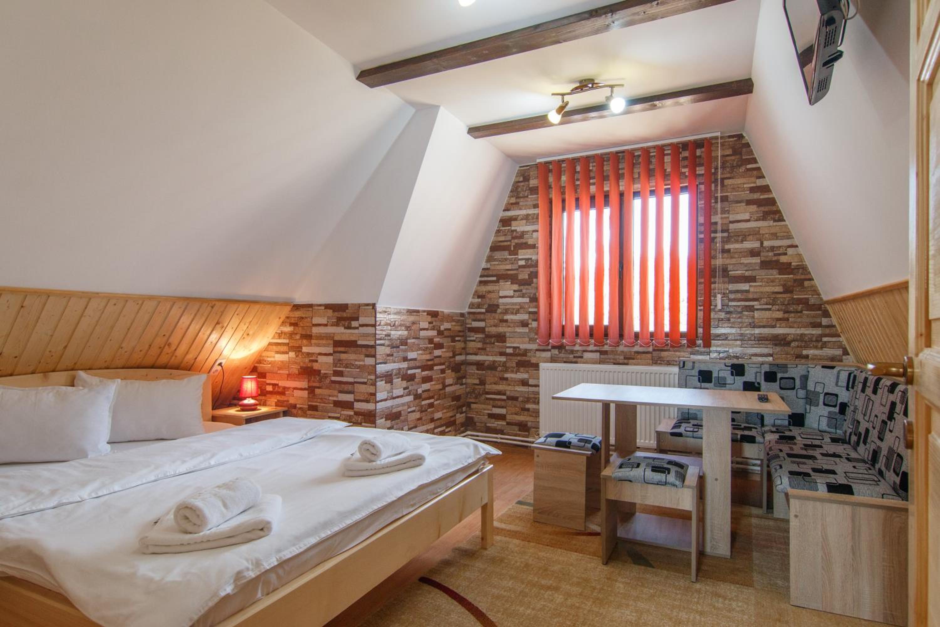 Two-Bedroom Apartment on the 1st floor in a villa with 2 levels - separate entrance - Photo 5