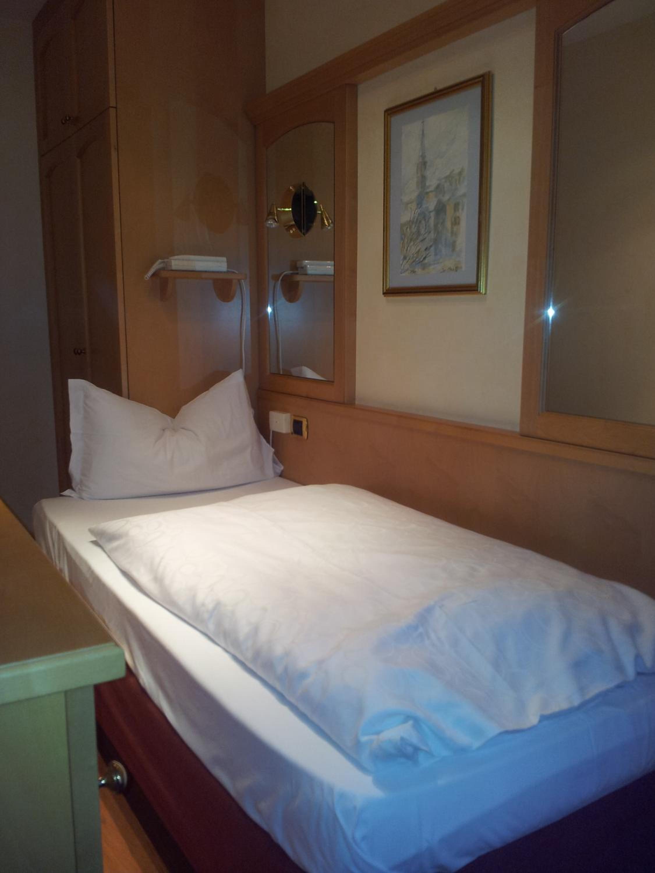 Small Single Room photo 1