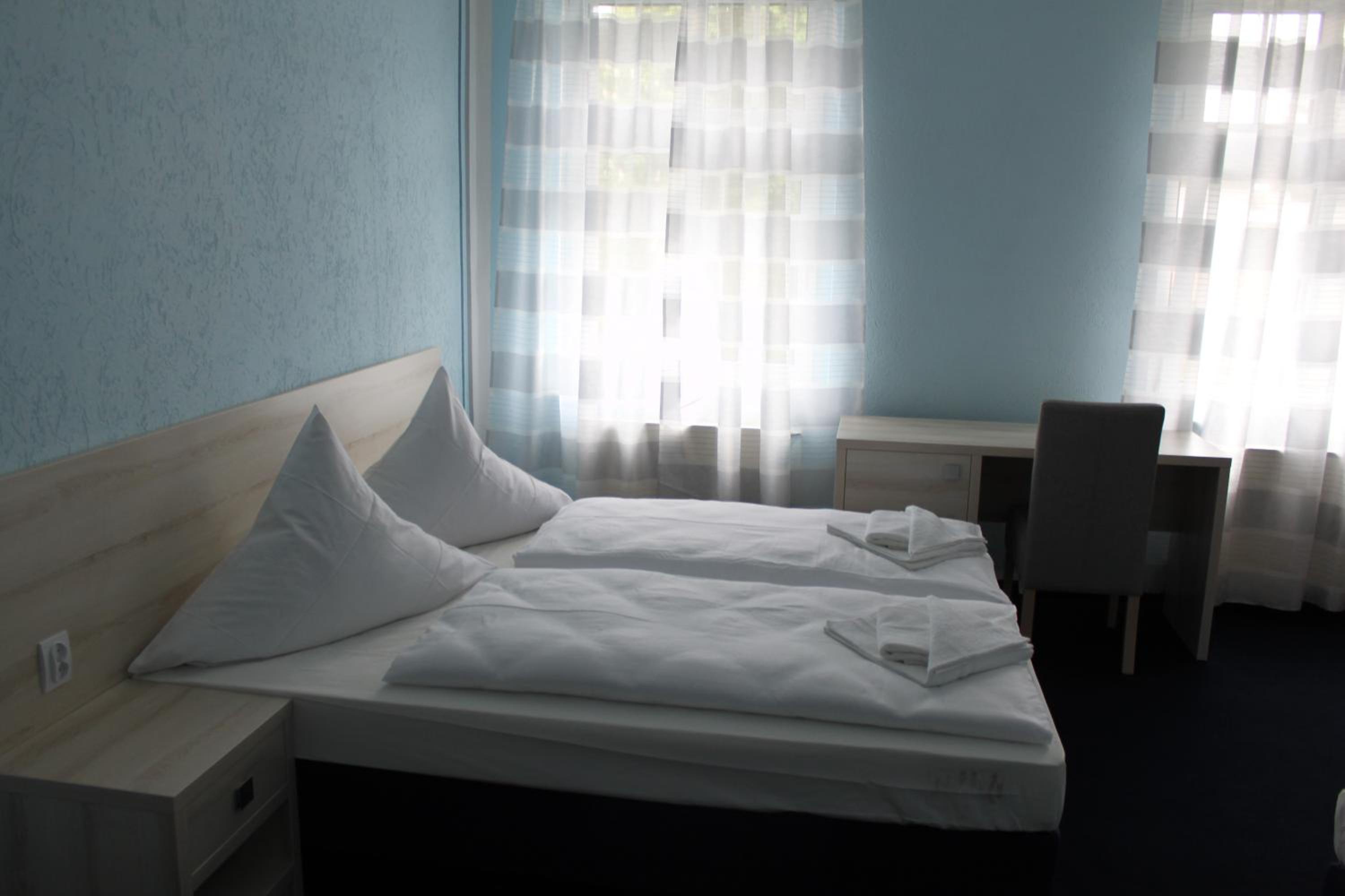 Budget Double Room photo 3