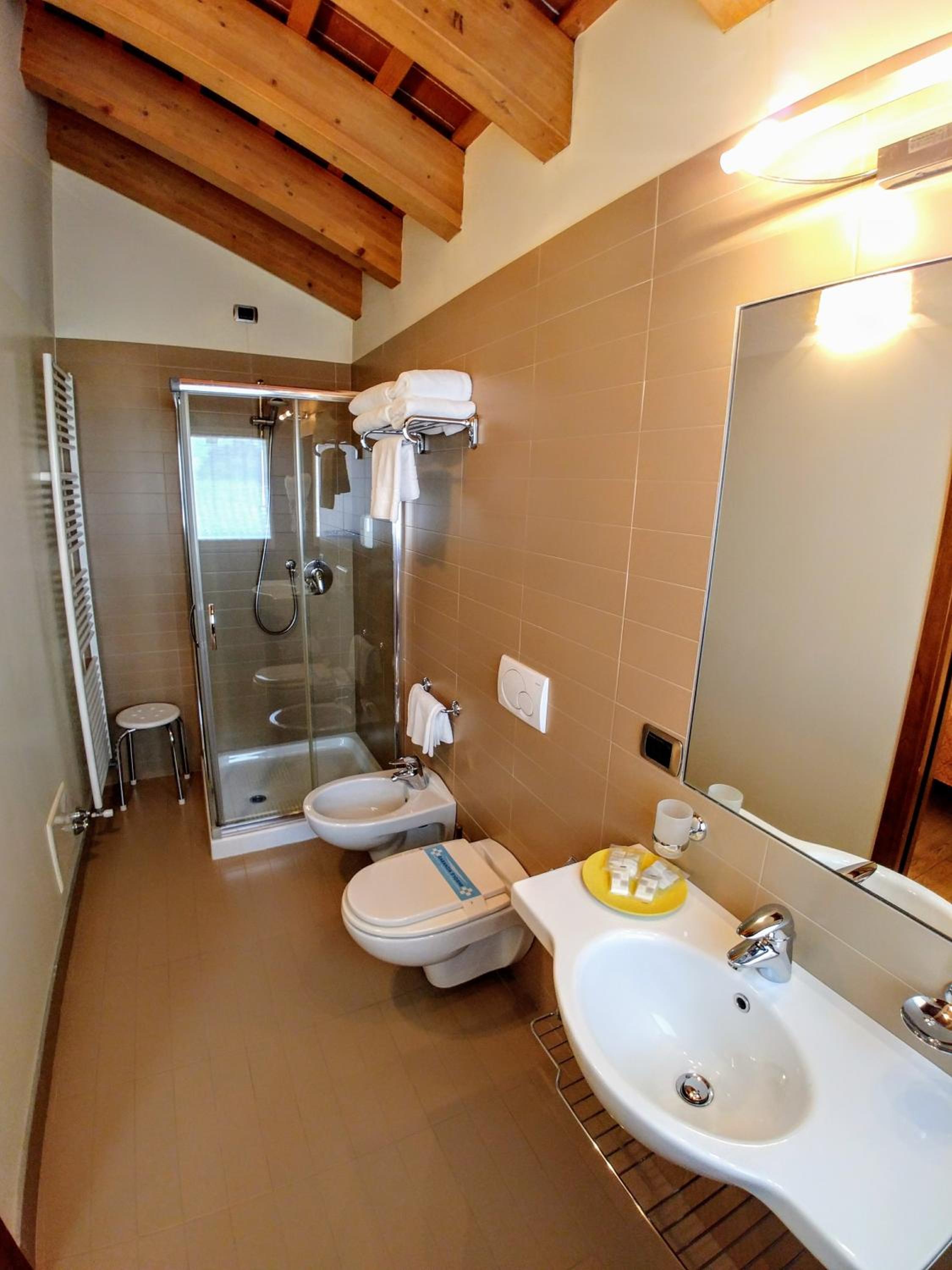 Double or Twin Room - Photo 3
