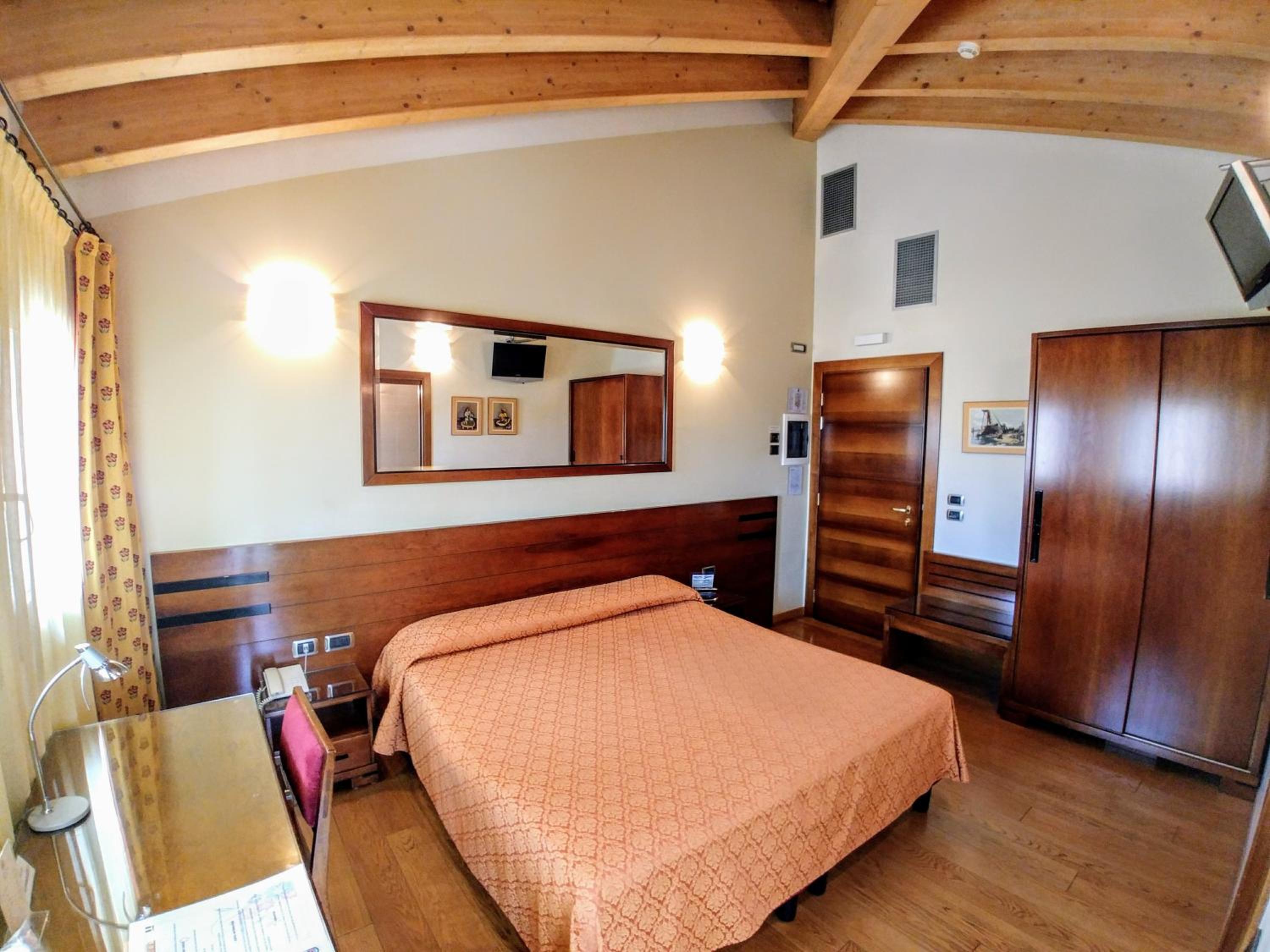 Double or Twin Room - Photo 6