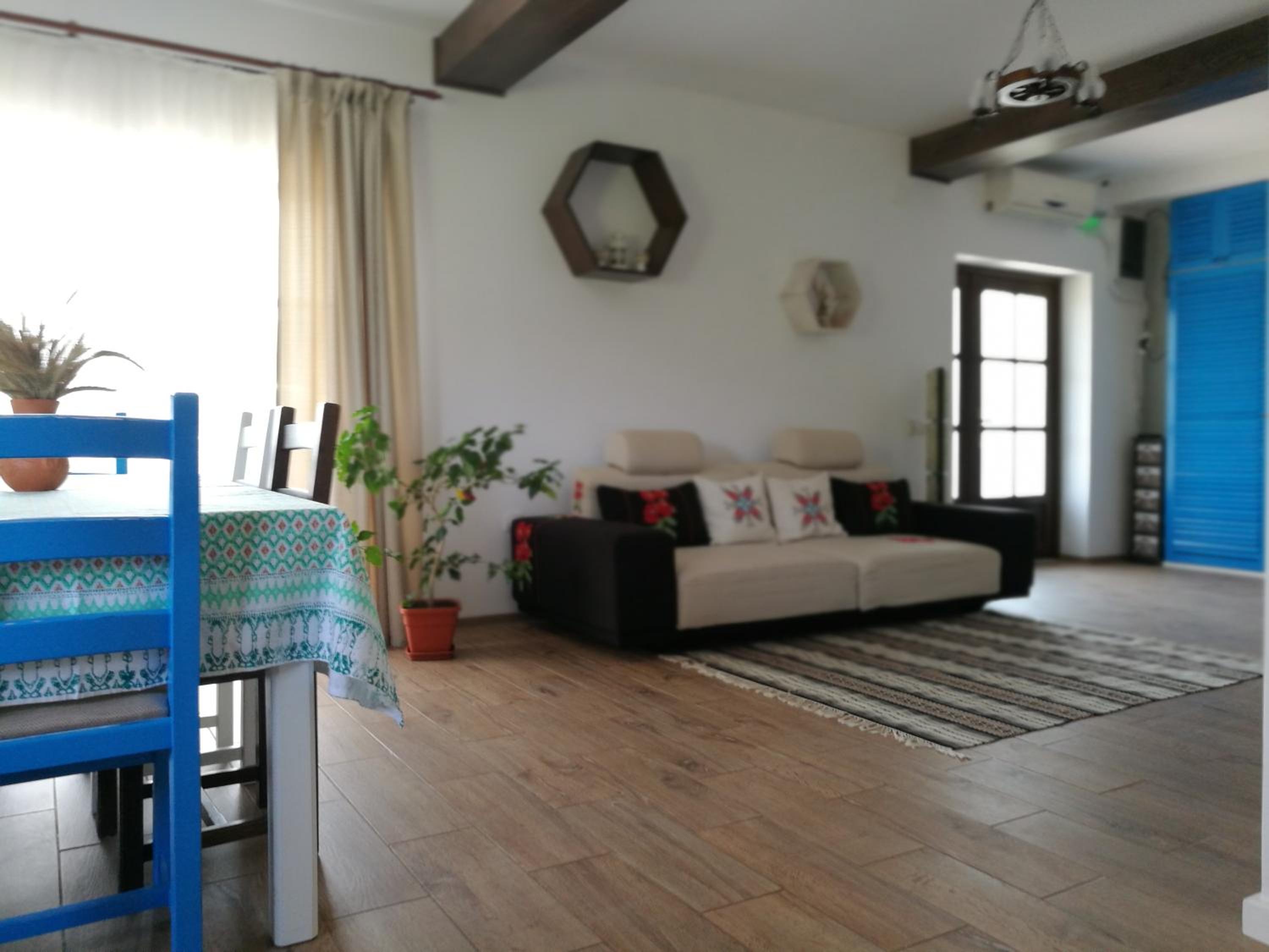 Double Room with Private Bathroom - Photo 17