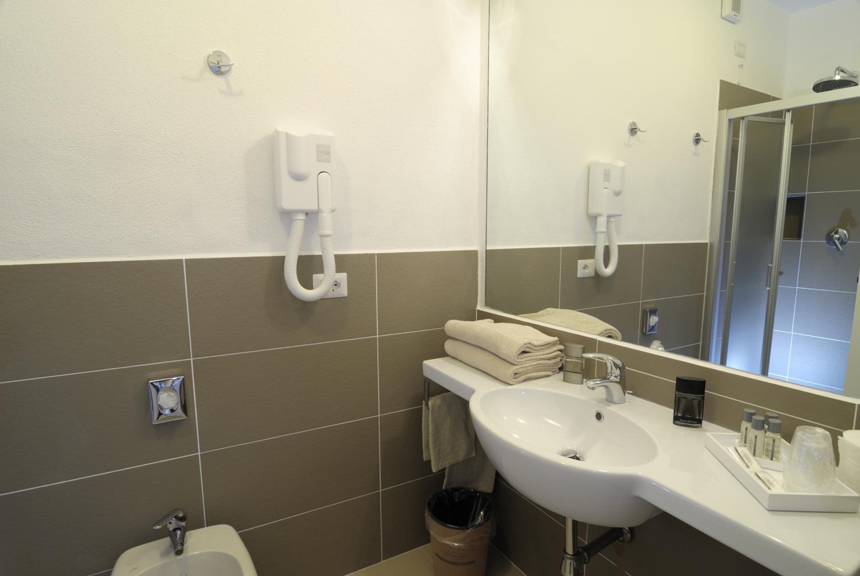 Superior Triple Room photo 2
