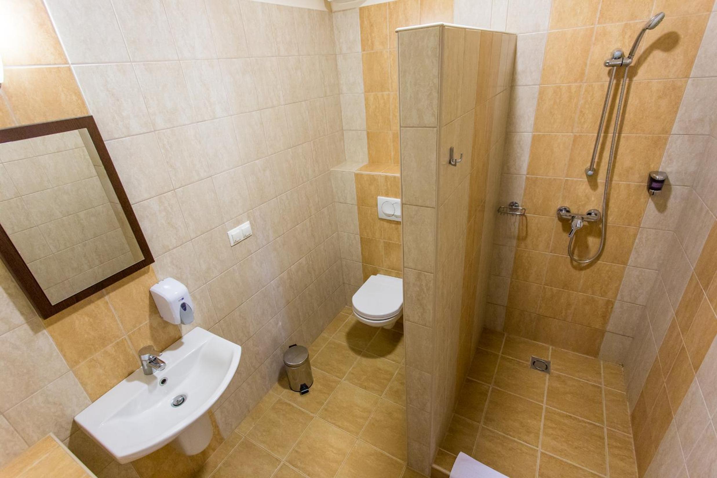 Double or Twin Room - Photo 4