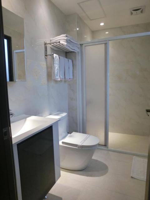 Quadruple Room with Private Bathroom photo 2