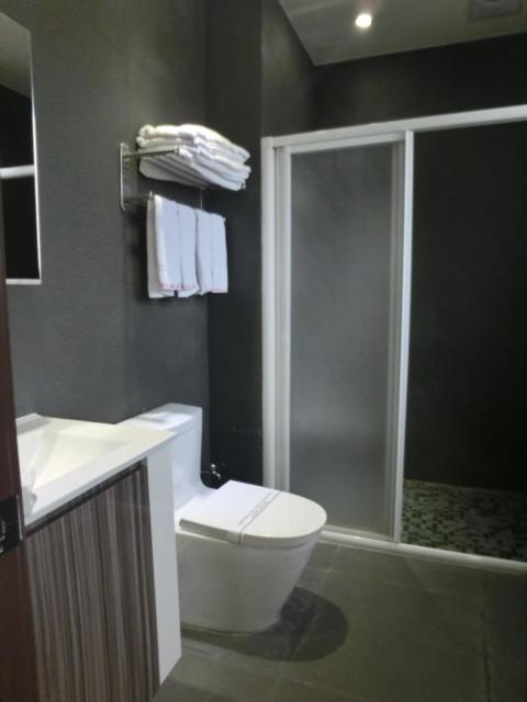 Quadruple Room with Private Bathroom photo 3